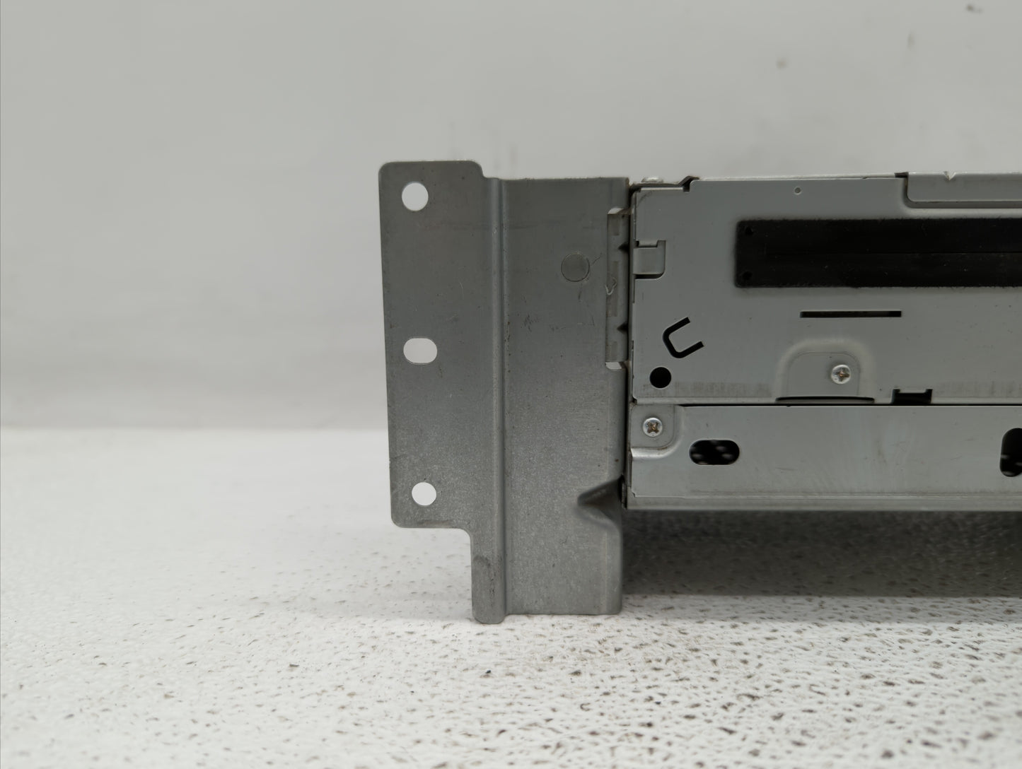 2008-2012 Land Rover Lr2 Radio AM FM Cd Player Receiver Replacement P/N:7G9N-18C815-NB 6G9N-18C815-TA Fits OEM Used Auto Par