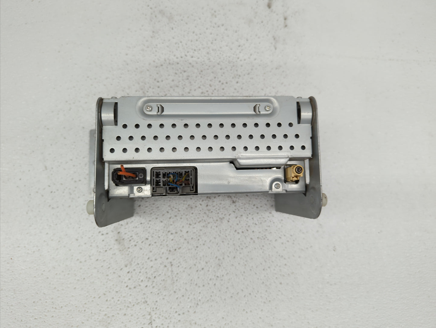 2008-2012 Land Rover Lr2 Radio AM FM Cd Player Receiver Replacement P/N:7G9N-18C815-NB 6G9N-18C815-TA Fits OEM Used Auto Par