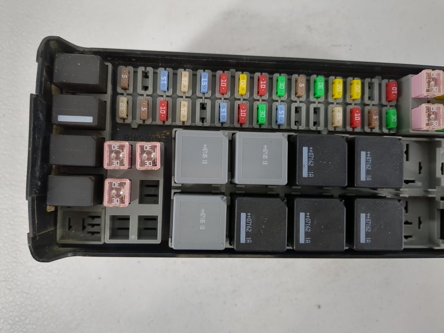 2007-2009 Land Rover Range Rover Sport Fusebox Fuse Box Panel Relay Module P/N:273528401 Fits Fits 2007 2008 2009 OEM Used A