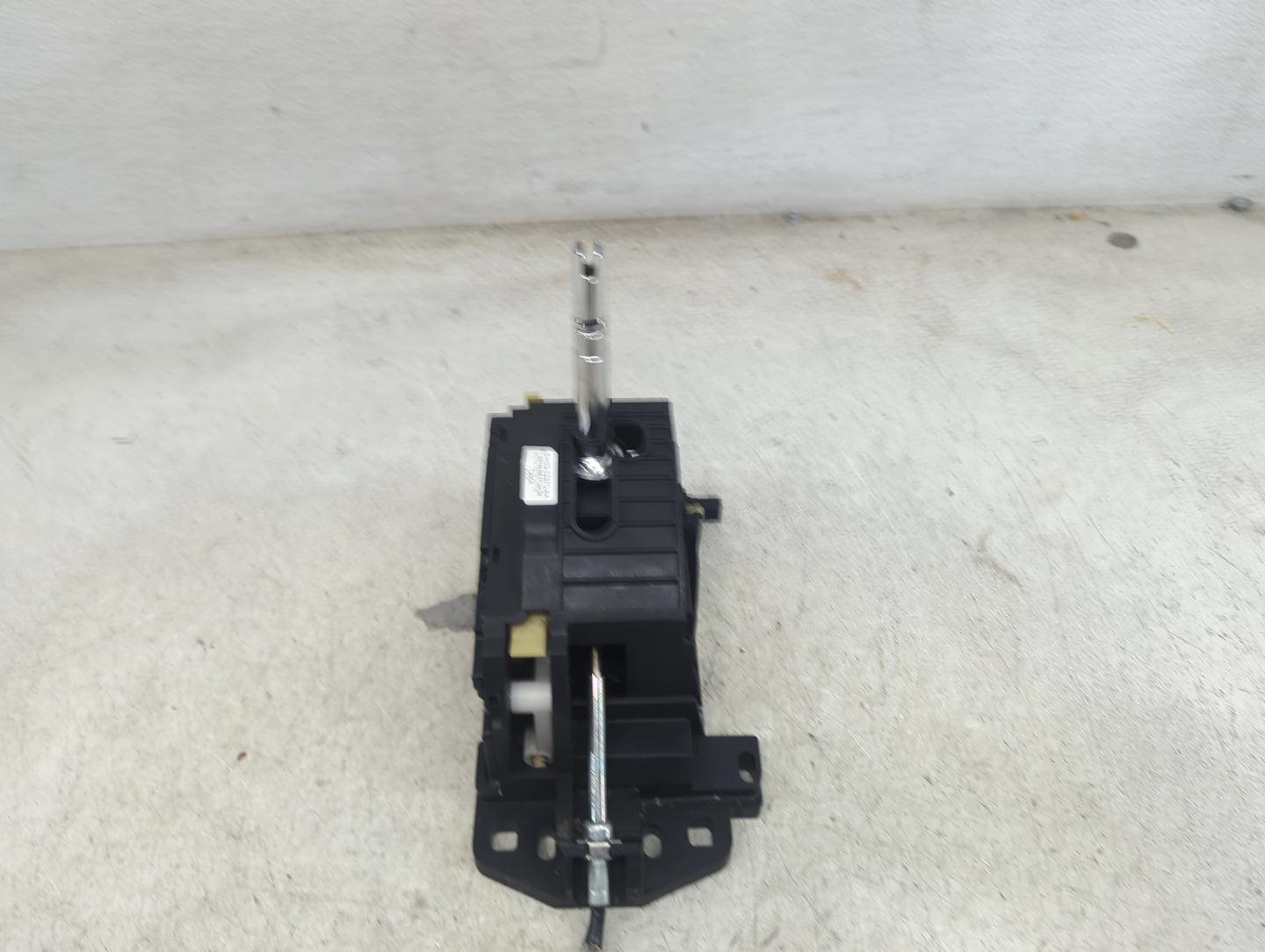 2008 Land Rover Range Rover Sport Floor Console Assembly Shifter - Oemusedautoparts1.com