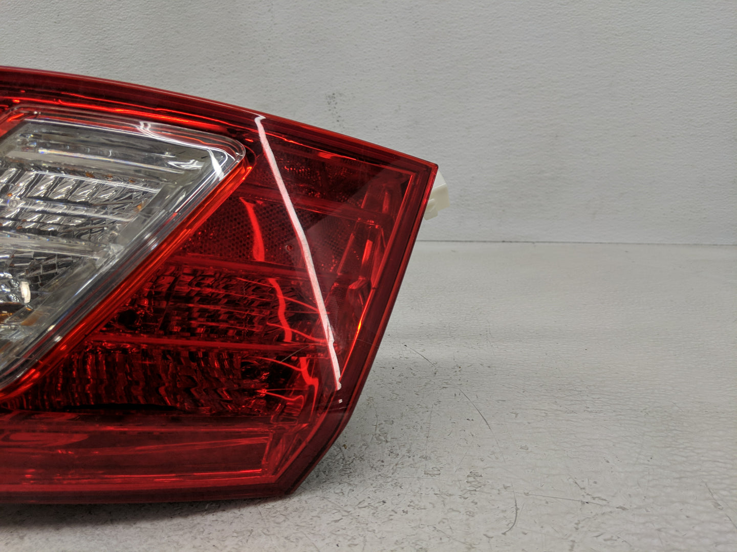2007-2009 Lexus Es350 Passenger Right Side Deck Lid Mounted Tail Light - Oemusedautoparts1.com