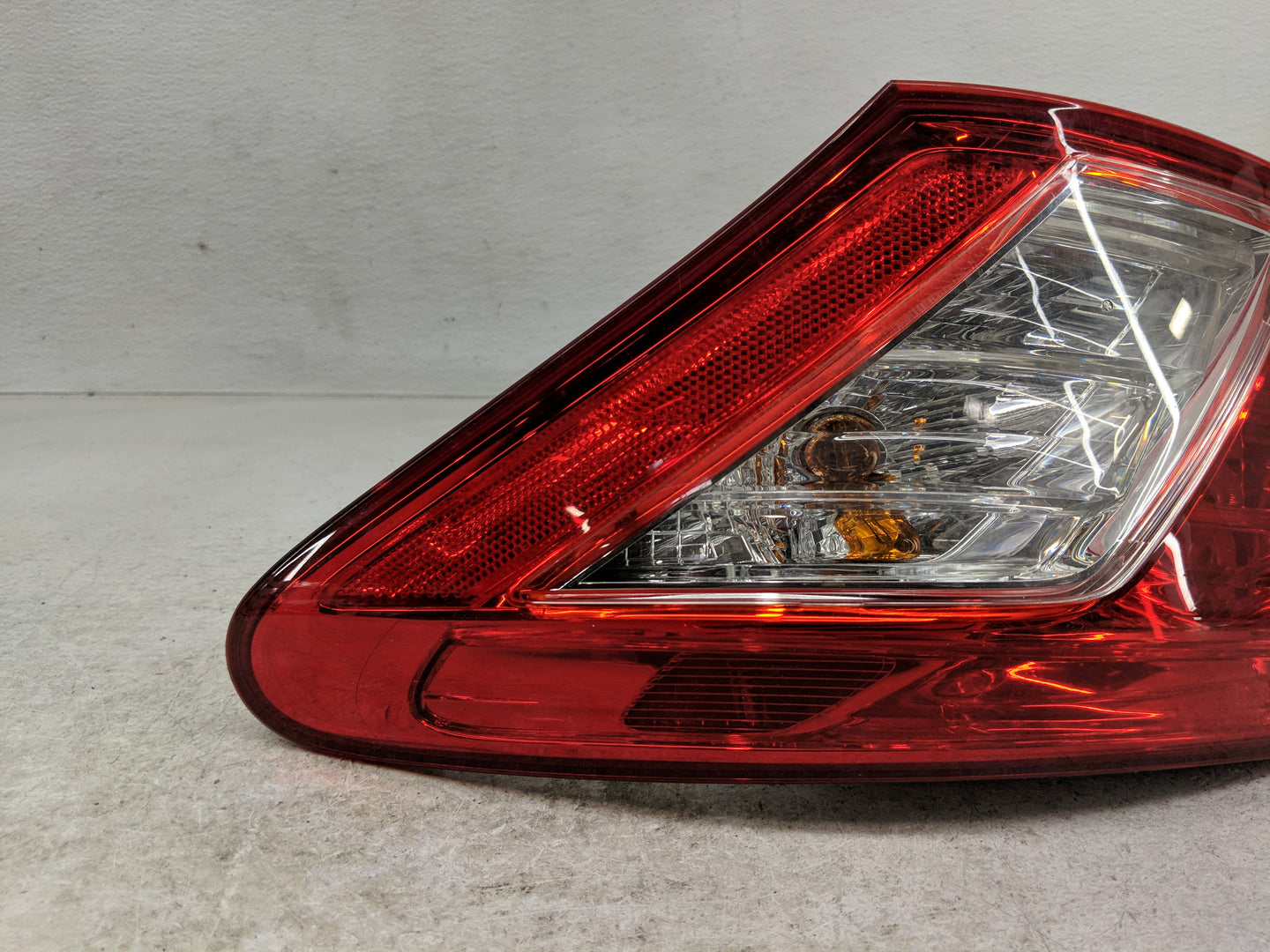 2007-2009 Lexus Es350 Passenger Right Side Deck Lid Mounted Tail Light - Oemusedautoparts1.com