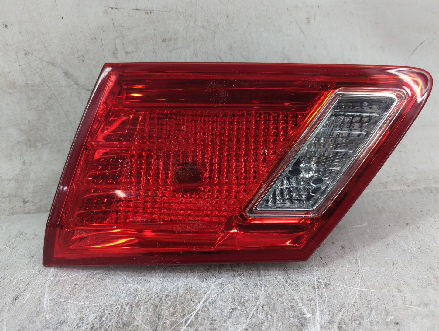 2007-2009 Lexus Es350 Passenger Right Side Deck Lid Mounted Tail Light 1470403 - Oemusedautoparts1.com
