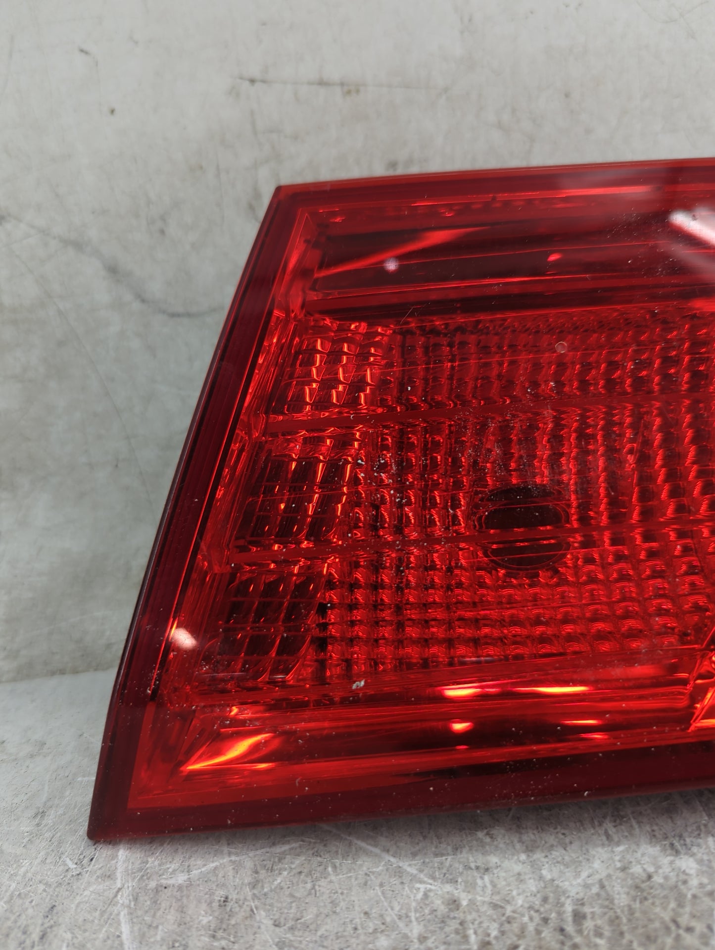 2007-2009 Lexus Es350 Passenger Right Side Deck Lid Mounted Tail Light 1470403 - Oemusedautoparts1.com