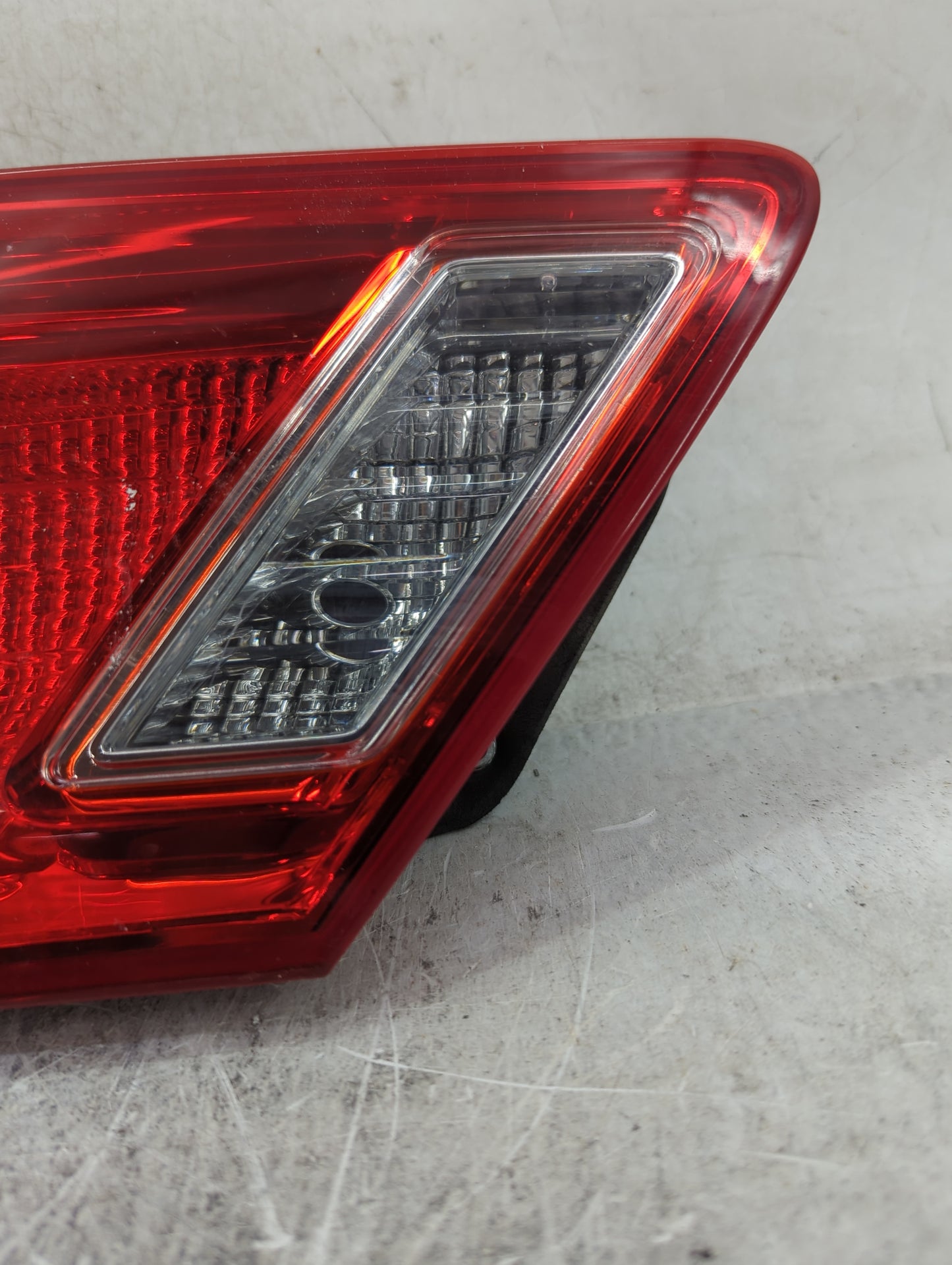 2007-2009 Lexus Es350 Passenger Right Side Deck Lid Mounted Tail Light 1470403 - Oemusedautoparts1.com