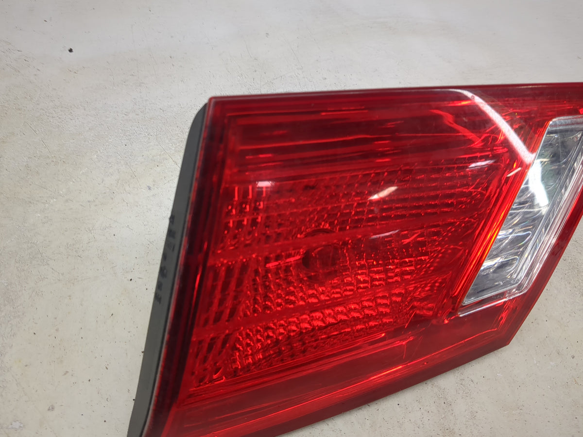 2007-2009 Lexus Es350 Passenger Right Side Deck Lid Mounted Tail Light 1513454 - Oemusedautoparts1.com