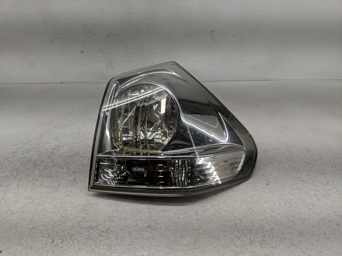 2007-2009 Lexus Rx350 Tail Light Assembly Passenger Right OEM Fits Fits 2004 2005 2006 2007 2008 2009 OEM Used Auto Parts - 