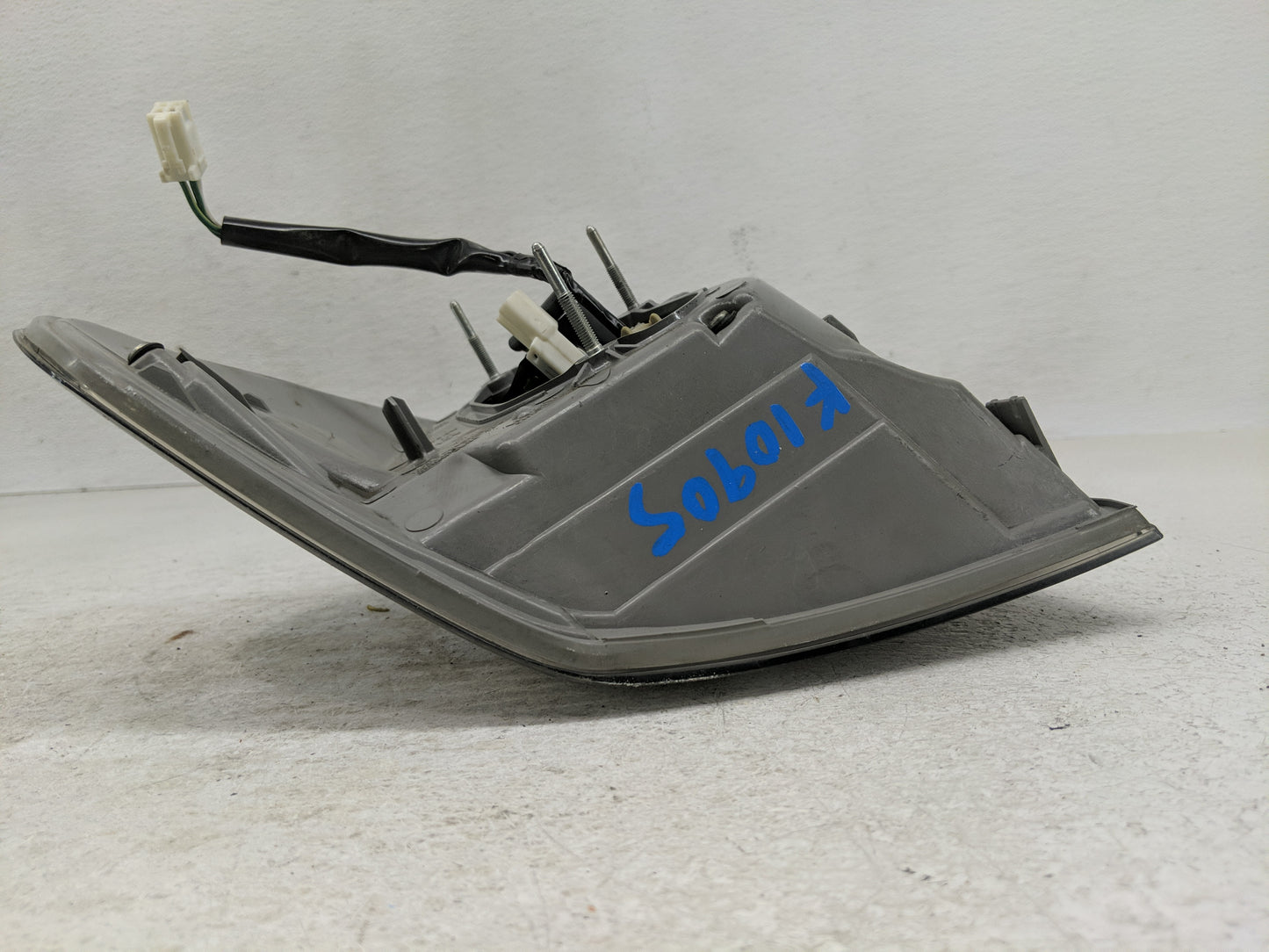 2007-2009 Lexus Rx350 Tail Light Assembly Passenger Right OEM Fits Fits 2004 2005 2006 2007 2008 2009 OEM Used Auto Parts - 