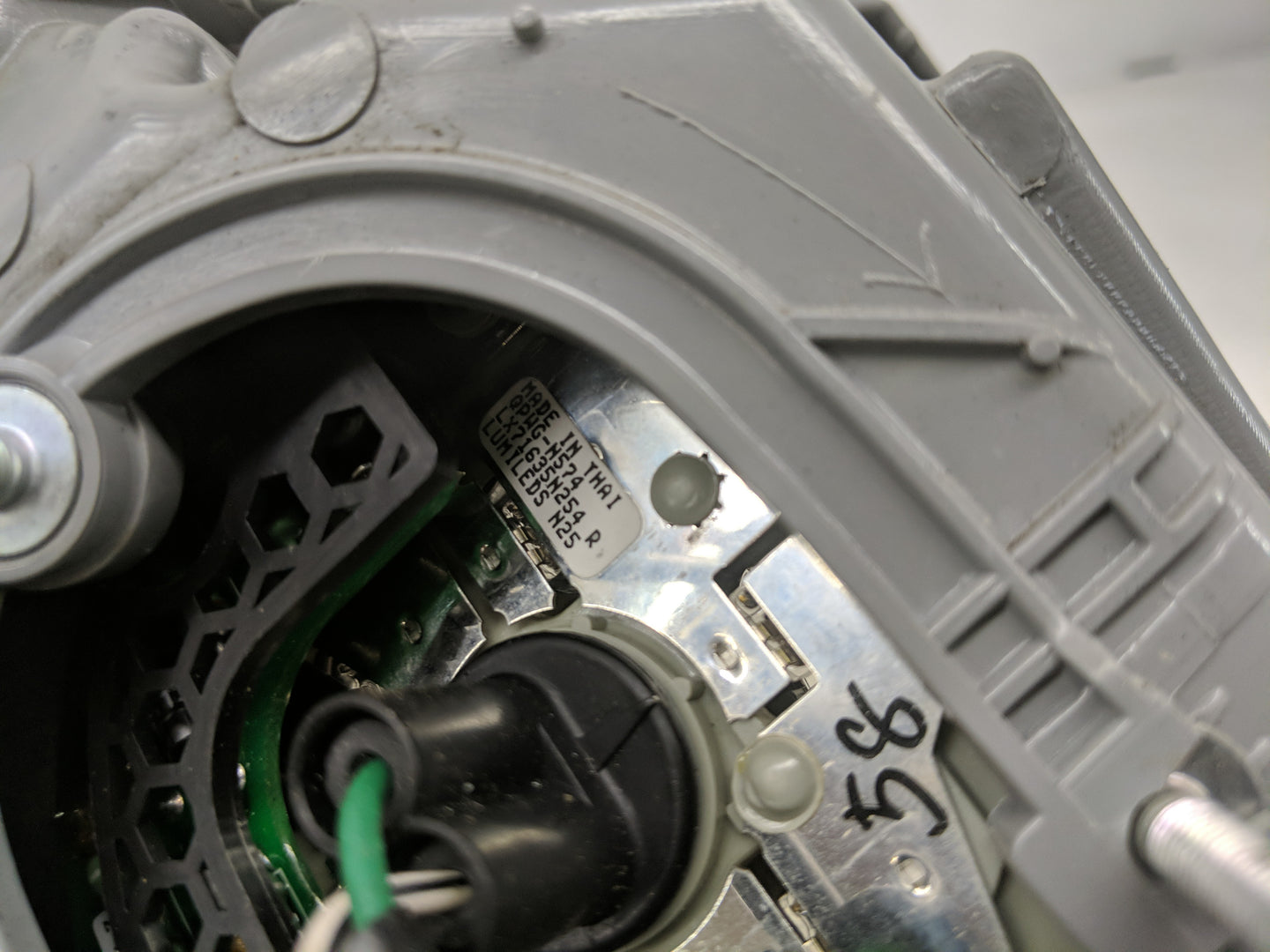 2007-2009 Lexus Rx350 Tail Light Assembly Passenger Right OEM Fits Fits 2004 2005 2006 2007 2008 2009 OEM Used Auto Parts - 