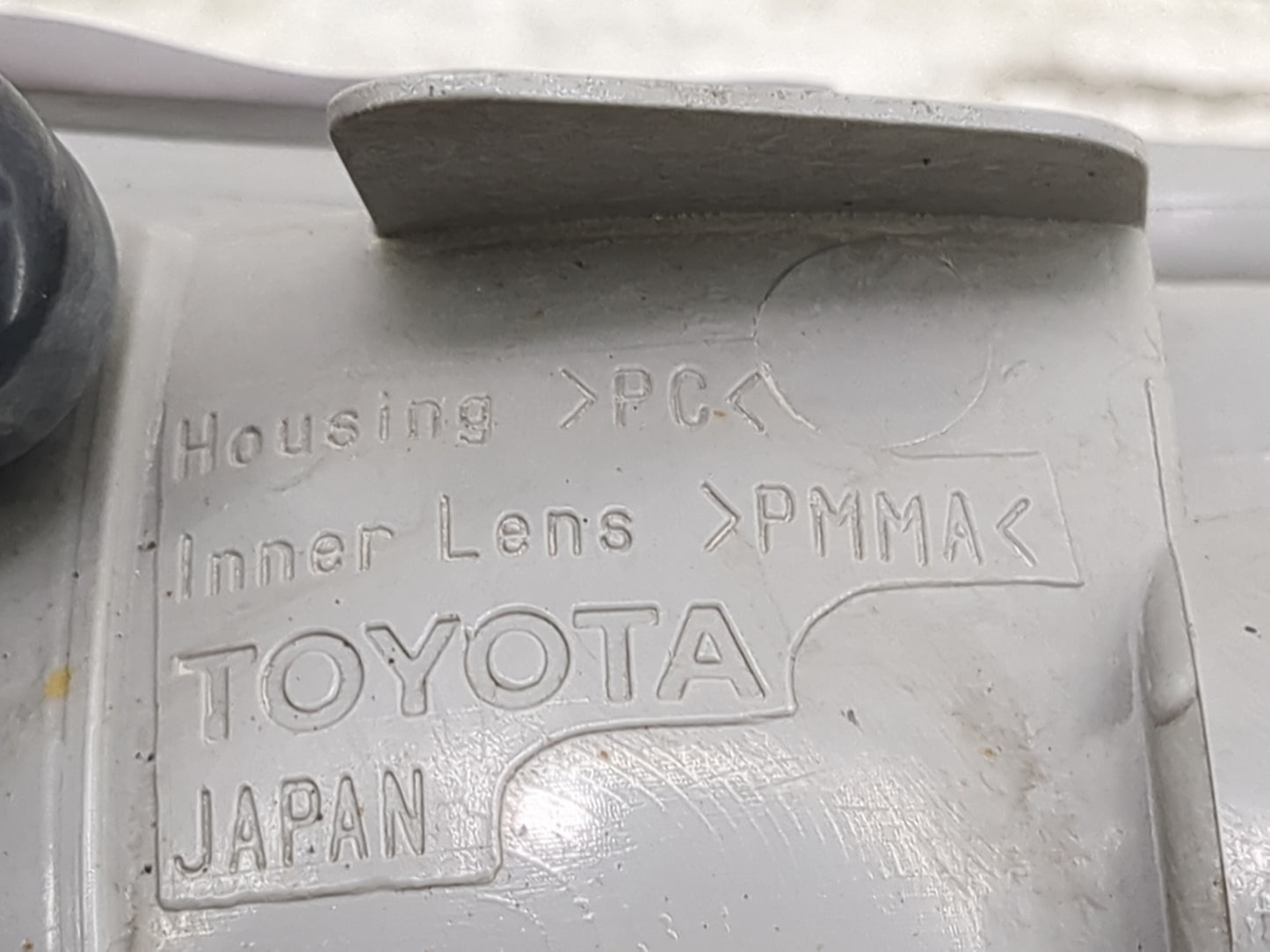 2007-2009 Lexus Rx350 Tail Light Assembly Passenger Right OEM Fits Fits 2004 2005 2006 2007 2008 2009 OEM Used Auto Parts - 