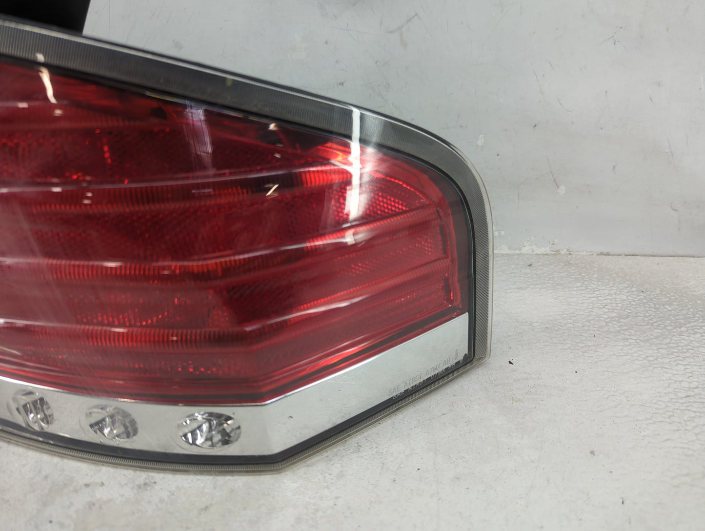 2007-2010 Lincoln Mkx Tail Light Assembly Passenger Right OEM Fits Fits 2007 2008 2009 2010 OEM Used Auto Parts - Oemusedaut