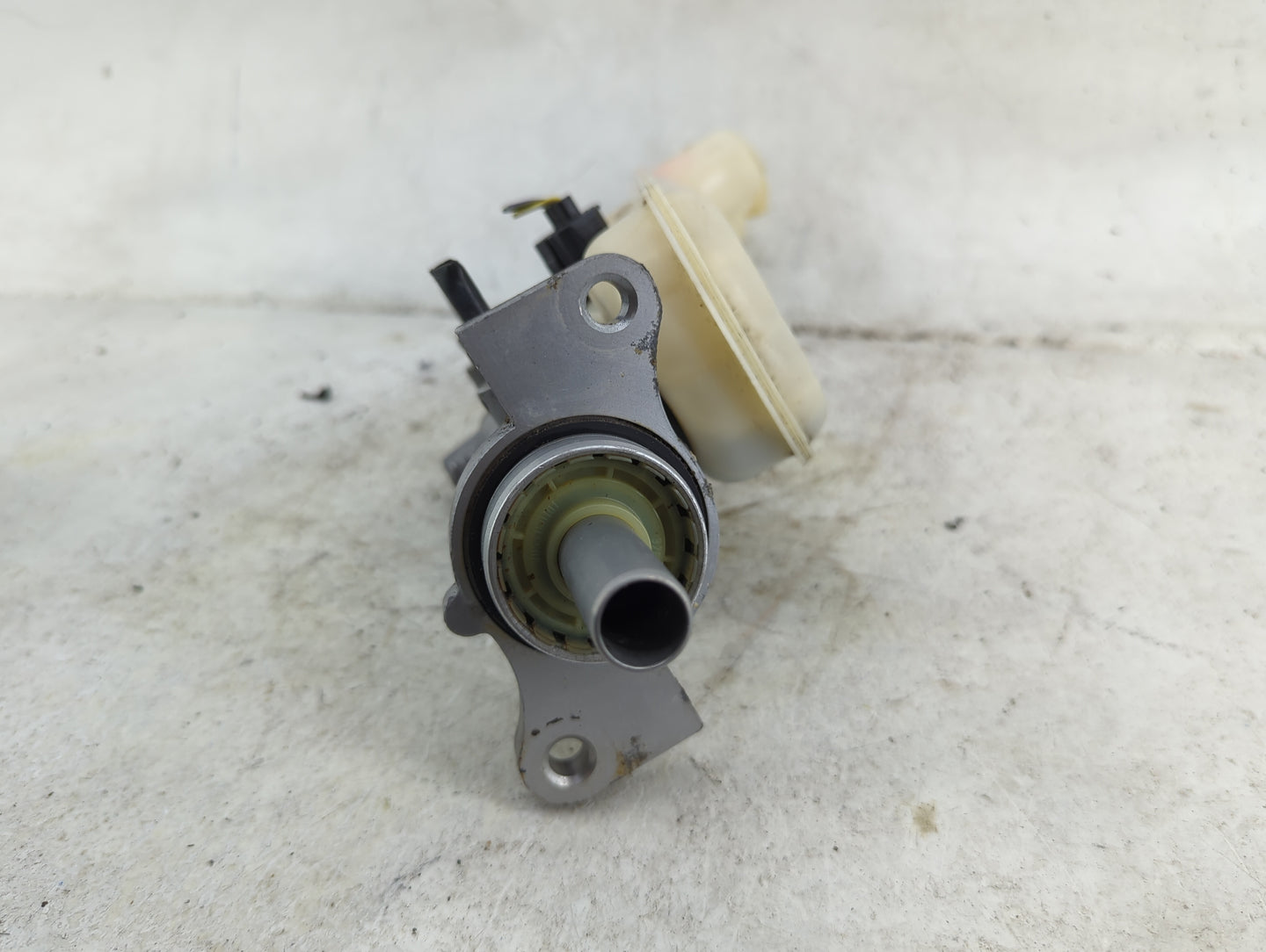 2007-2010 Lincoln Mkx Brake Master Cylinder 1490539 - Oemusedautoparts1.com