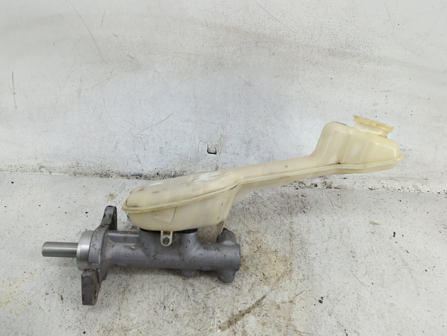 2007-2010 Lincoln Mkx Brake Master Cylinder 1490539 - Oemusedautoparts1.com