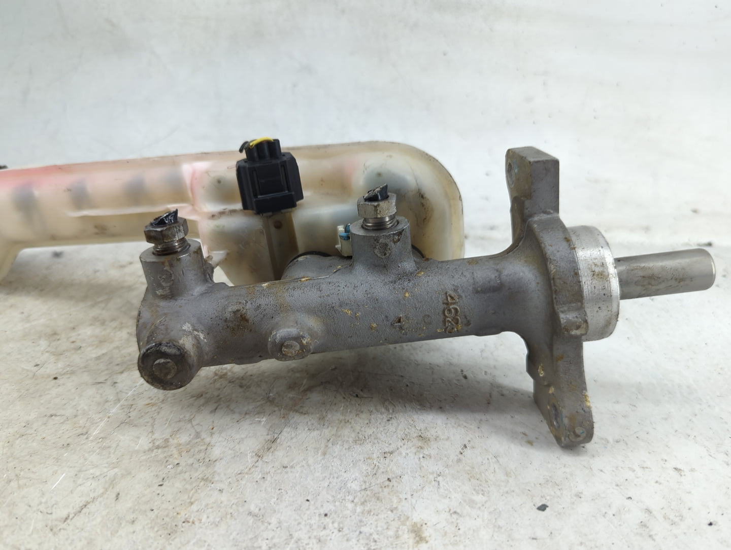 2007-2010 Lincoln Mkx Brake Master Cylinder 1492436 - Oemusedautoparts1.com