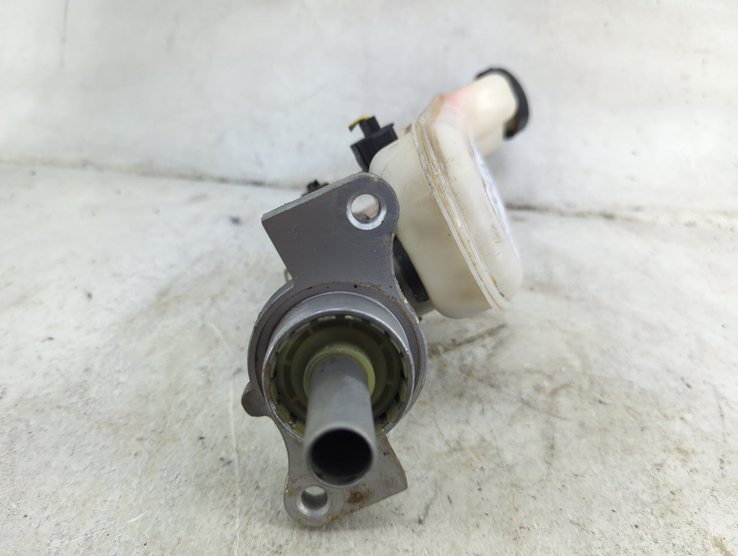 2007-2010 Lincoln Mkx Brake Master Cylinder 1492436 - Oemusedautoparts1.com