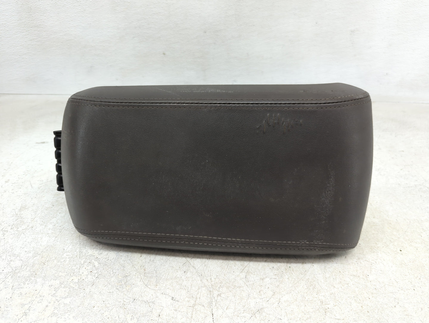 2008 Lincoln Mkx Center Console Armrest Cover Lid Fits OEM Used Auto Parts - Oemusedautoparts1.com