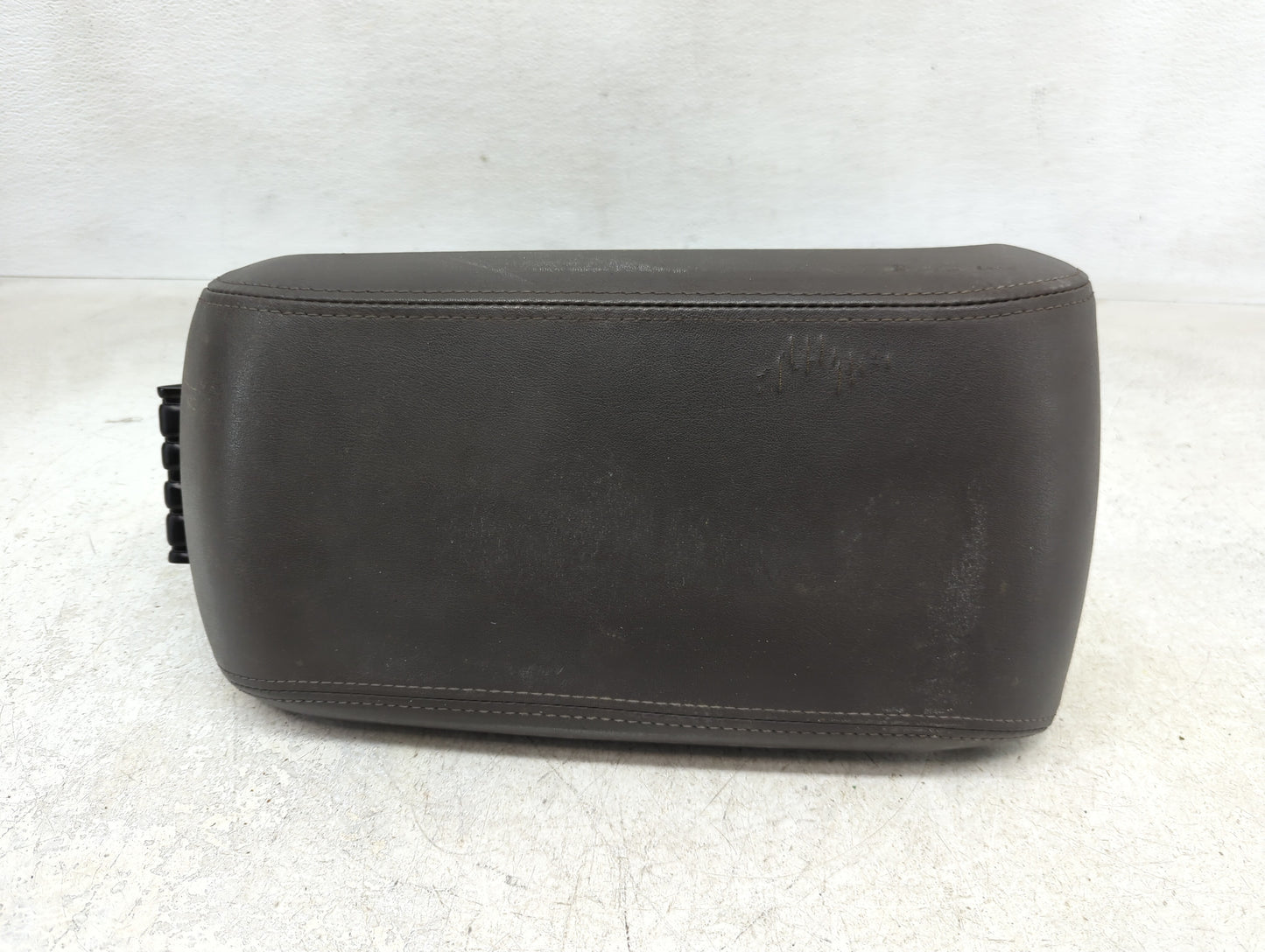 2008 Lincoln Mkx Center Console Armrest Cover Lid Fits OEM Used Auto Parts - Oemusedautoparts1.com