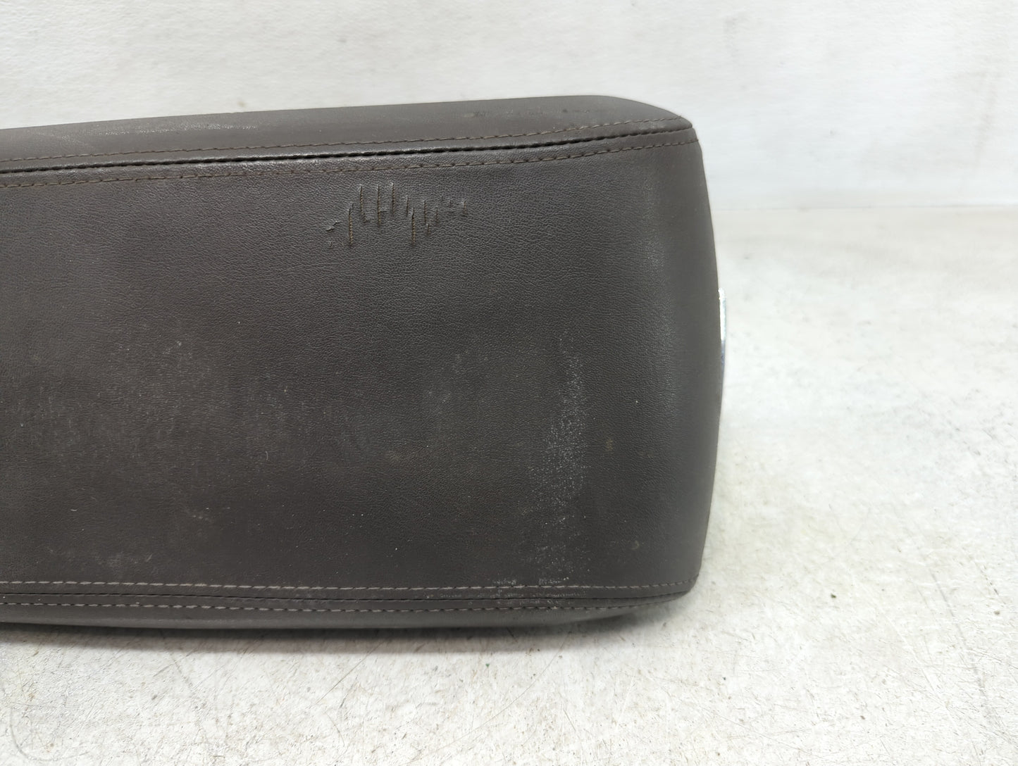 2008 Lincoln Mkx Center Console Armrest Cover Lid Fits OEM Used Auto Parts - Oemusedautoparts1.com