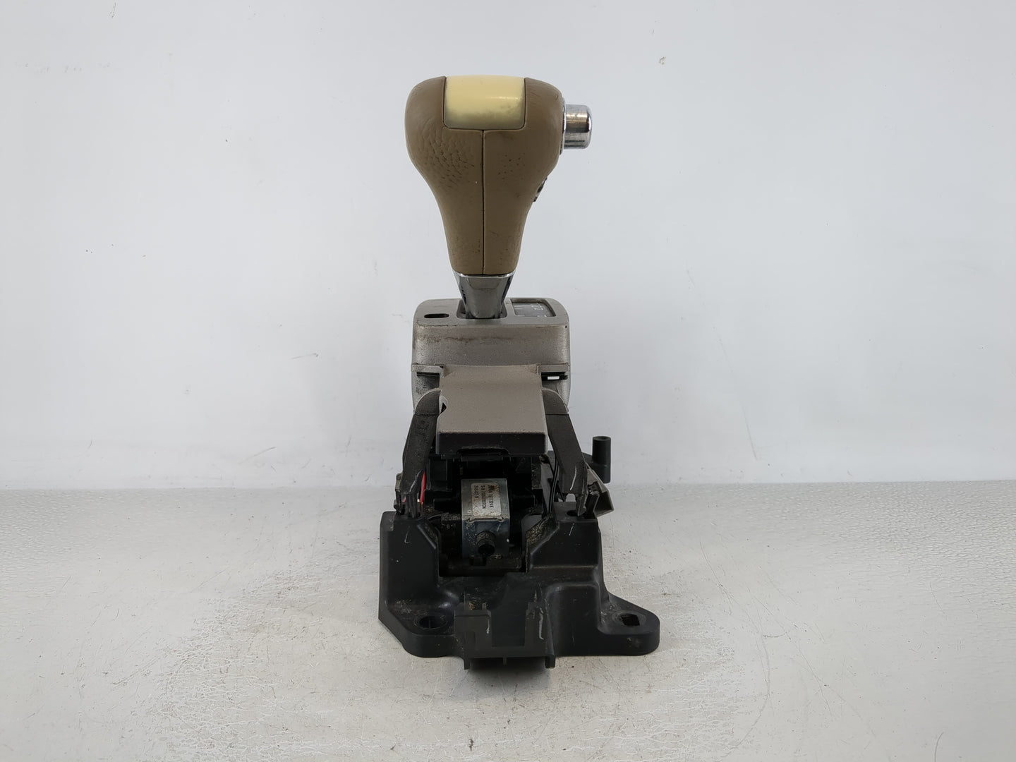 2008 Lincoln Mkz Floor Console Assembly Shifter - Oemusedautoparts1.com