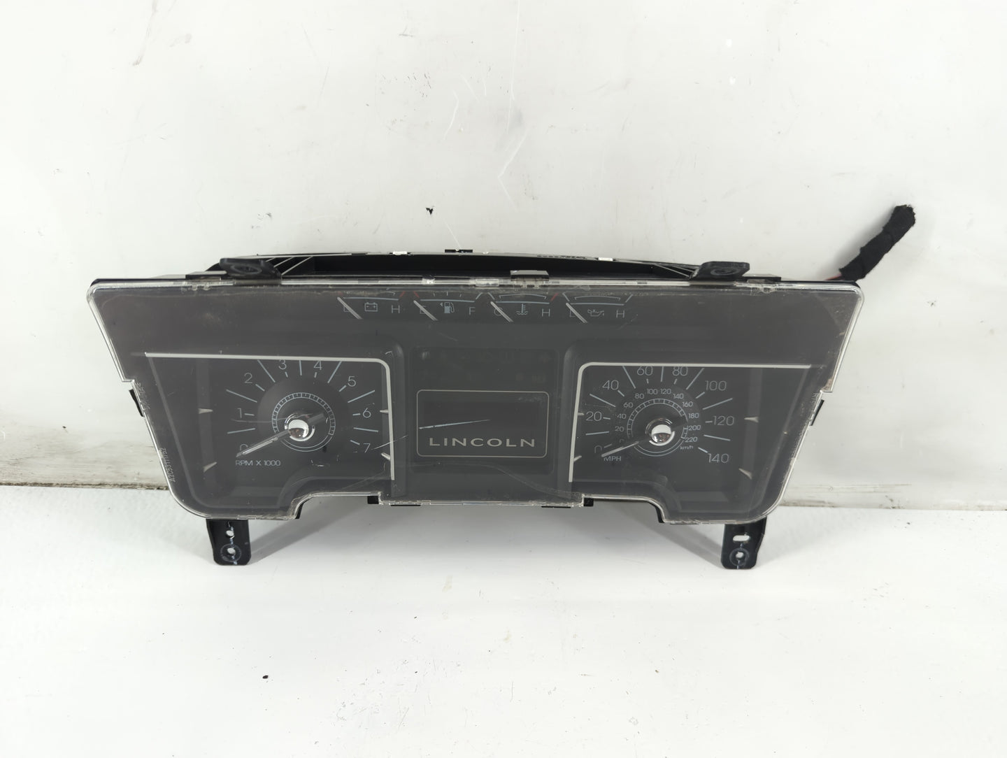 2008 Lincoln Navigator Instrument Cluster Speedometer Gauges P/N:R79DH 7L7T-10849, 761T-10849 Fits OEM Used Auto Parts - Oem