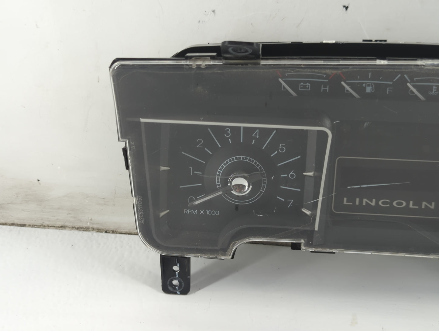 2008 Lincoln Navigator Instrument Cluster Speedometer Gauges P/N:R79DH 7L7T-10849, 761T-10849 Fits OEM Used Auto Parts - Oem