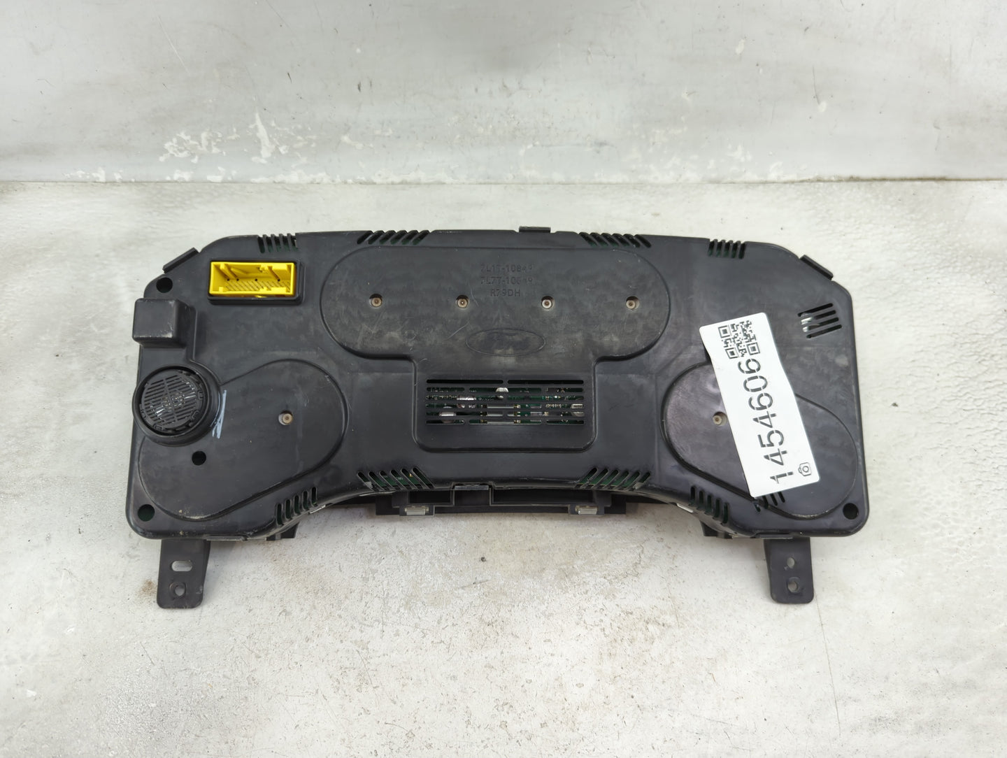 2008 Lincoln Navigator Instrument Cluster Speedometer Gauges P/N:7L1T-10849 7L7T-10849, R79DH Miles: Fits OEM Used Auto Part