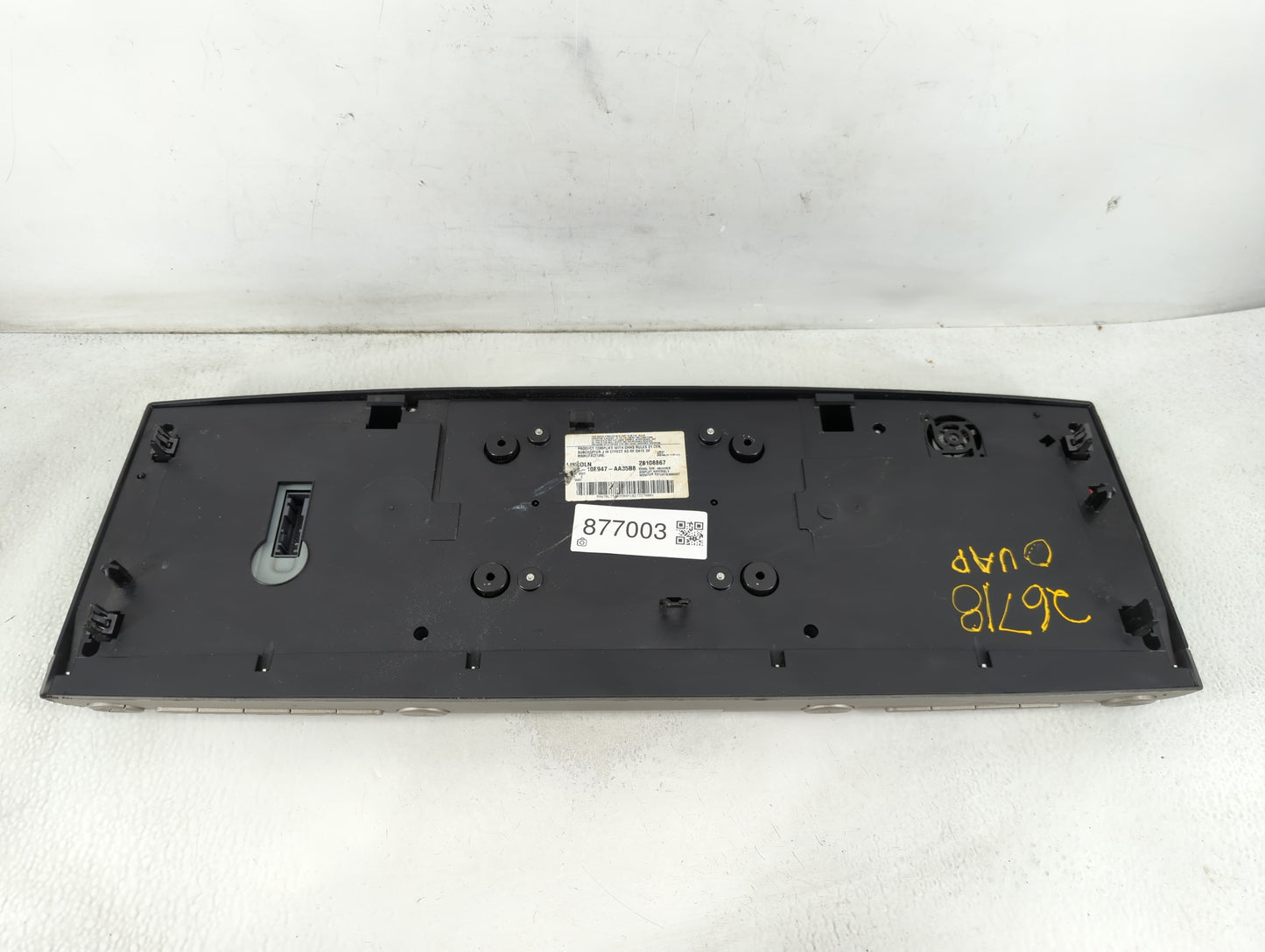 2008 Lincoln Navigator Center Floor Console P/N:10E947-AA35B8 28108867 Fits OEM Used Auto Parts - Oemusedautoparts1.com