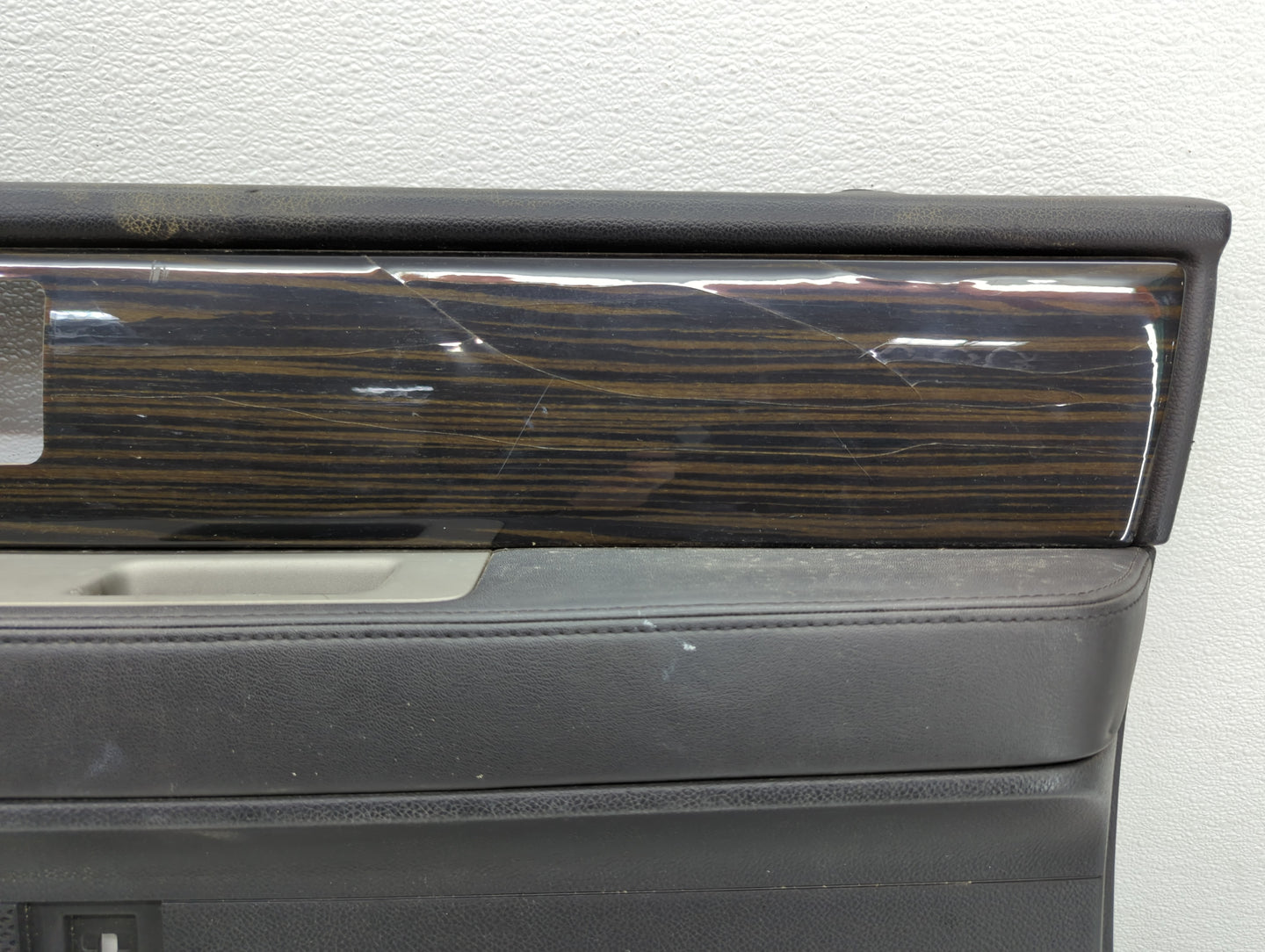 2008 Lincoln Navigator Front Right Passenger Interior Door Panel Trim - Oemusedautoparts1.com