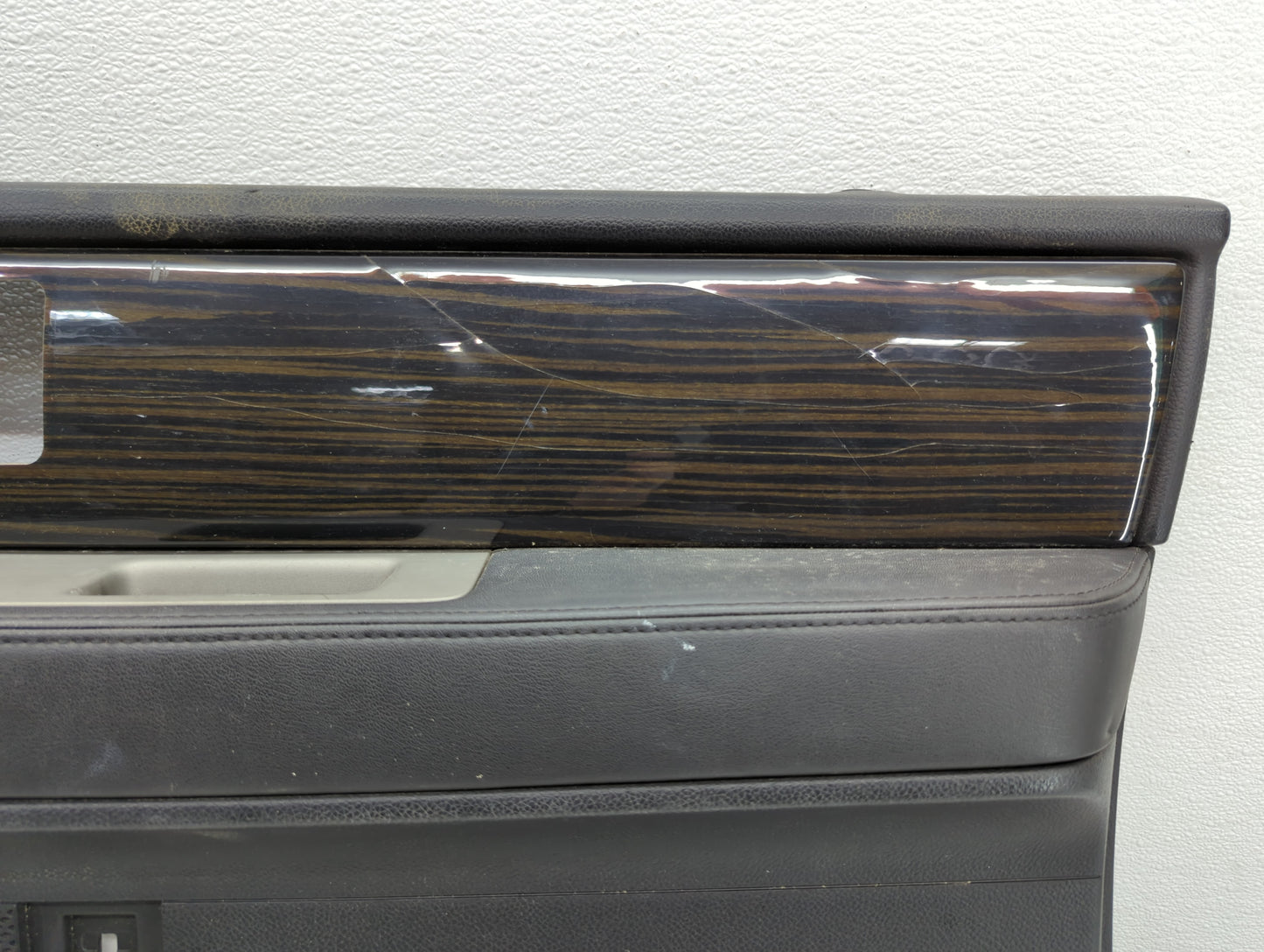 2008 Lincoln Navigator Front Right Passenger Interior Door Panel Trim - Oemusedautoparts1.com