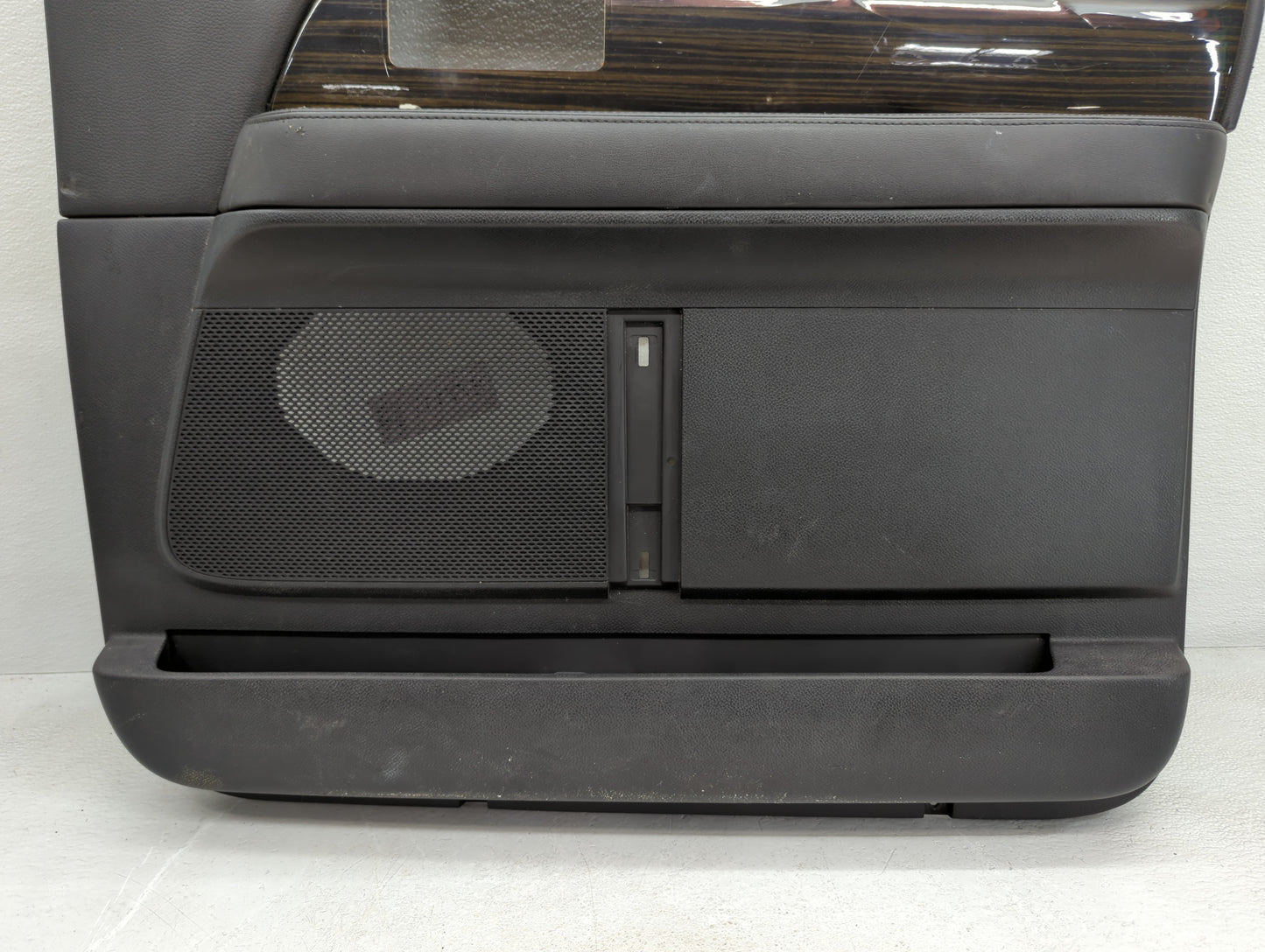 2008 Lincoln Navigator Front Right Passenger Interior Door Panel Trim - Oemusedautoparts1.com