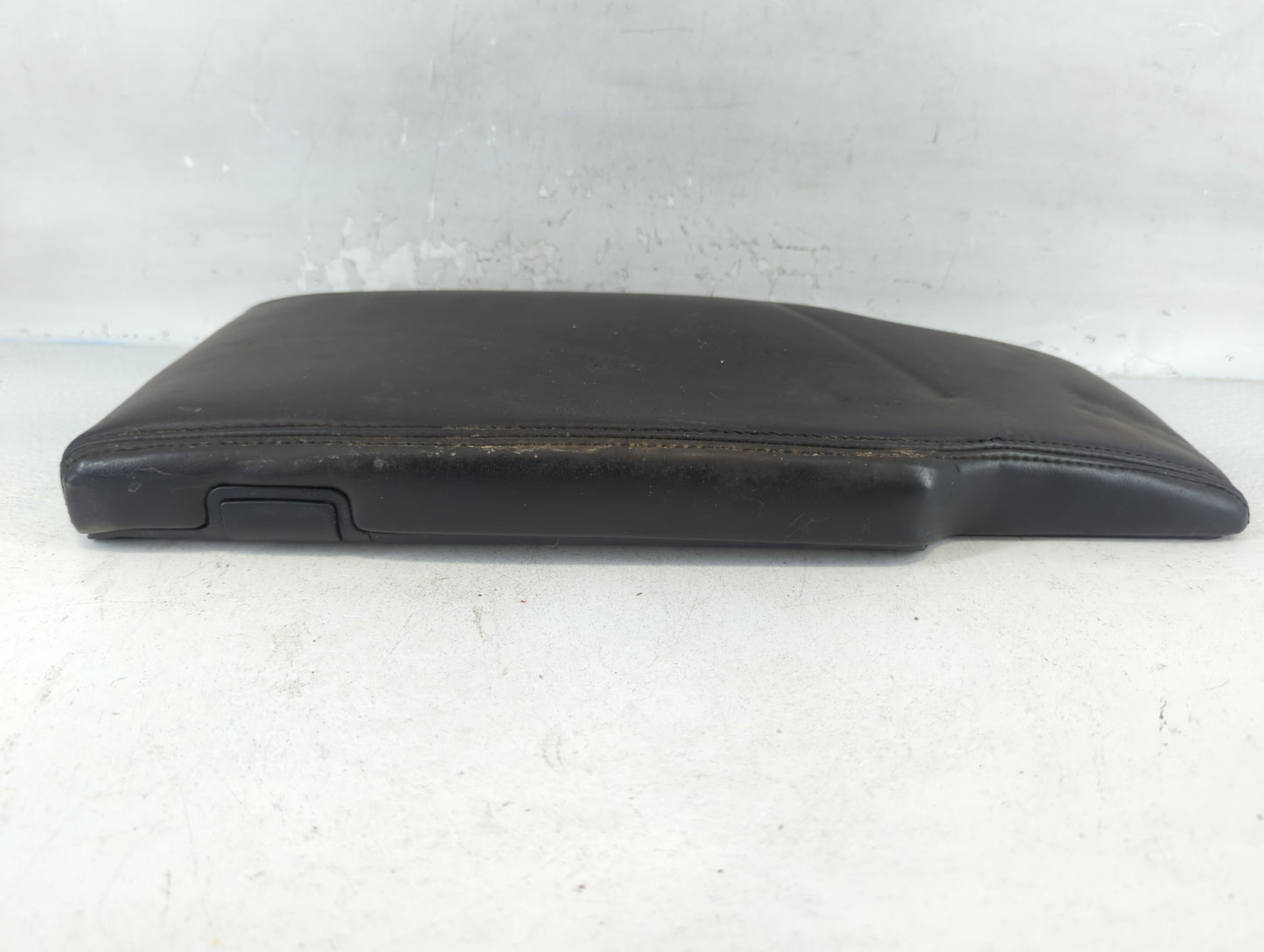 2008 Lincoln Town Car Center Console Armrest Cover Lid Fits OEM Used Auto Parts - Oemusedautoparts1.com