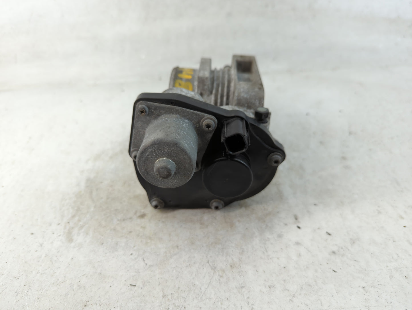 2005-2011 Lincoln Town Car Throttle Body P/N:022508 3 EE01A 9W7E-AA Fits OEM Used Auto Parts - Oemusedautoparts1.com