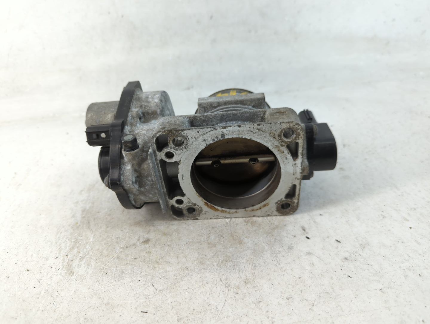 2005-2011 Lincoln Town Car Throttle Body P/N:022508 3 EE01A 9W7E-AA Fits OEM Used Auto Parts - Oemusedautoparts1.com