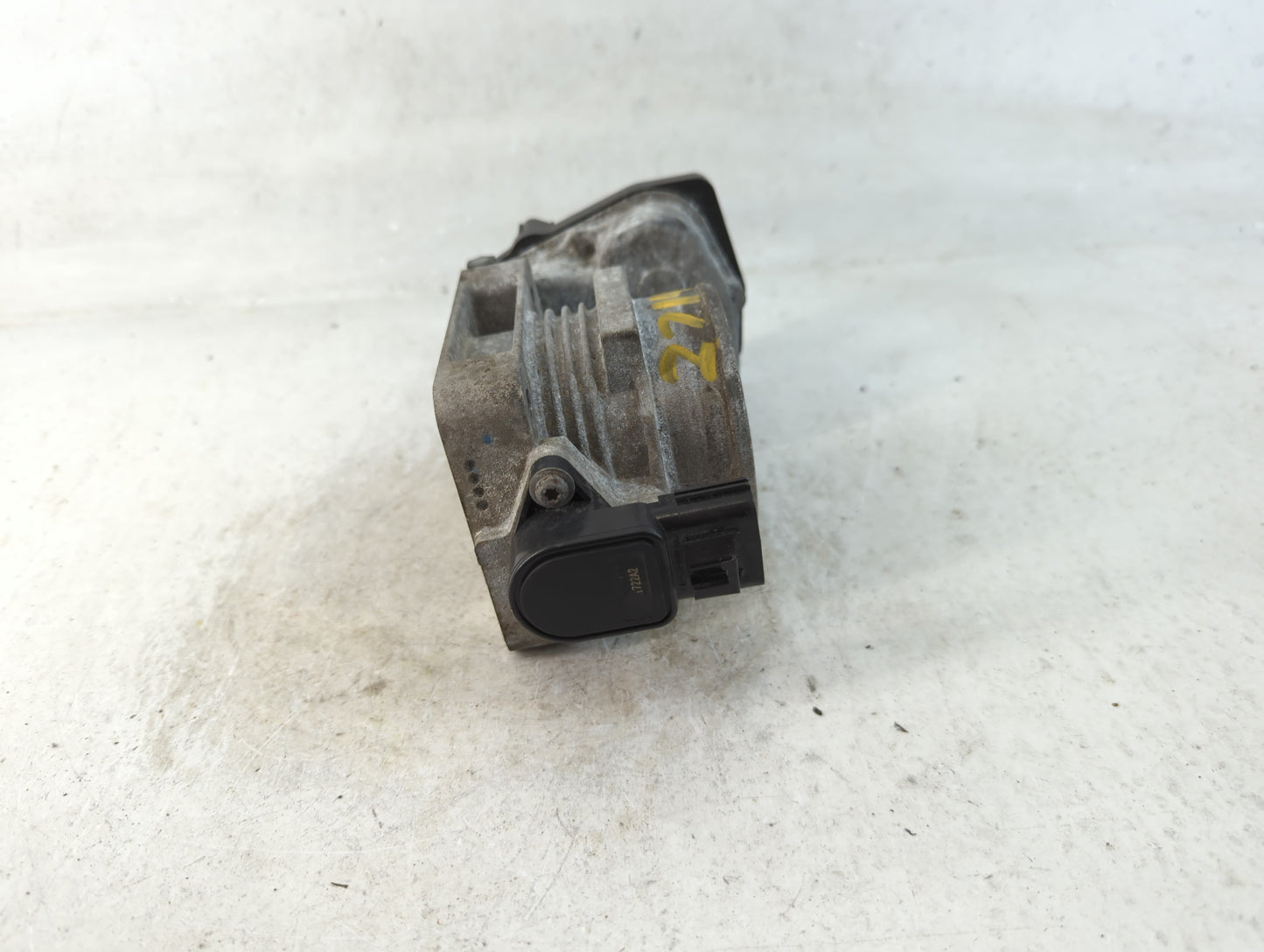 2005-2011 Lincoln Town Car Throttle Body P/N:022508 3 EE01A 9W7E-AA Fits OEM Used Auto Parts - Oemusedautoparts1.com