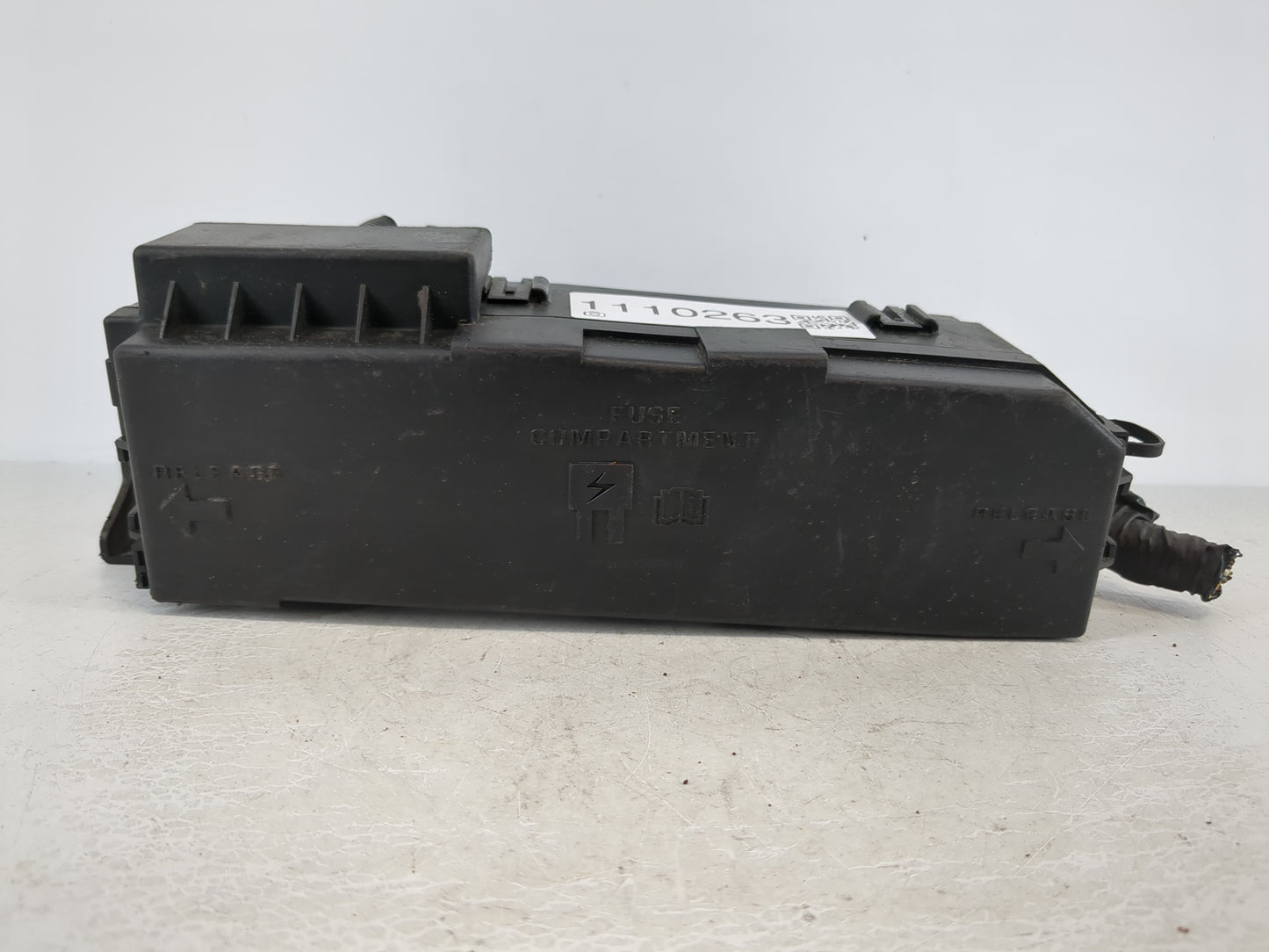 2004-2009 Mazda 3 Fusebox Fuse Box Panel Relay Module P/N:8L8T-14A003-A Fits Fits 2004 2005 2006 2007 2008 2009 OEM Used Aut