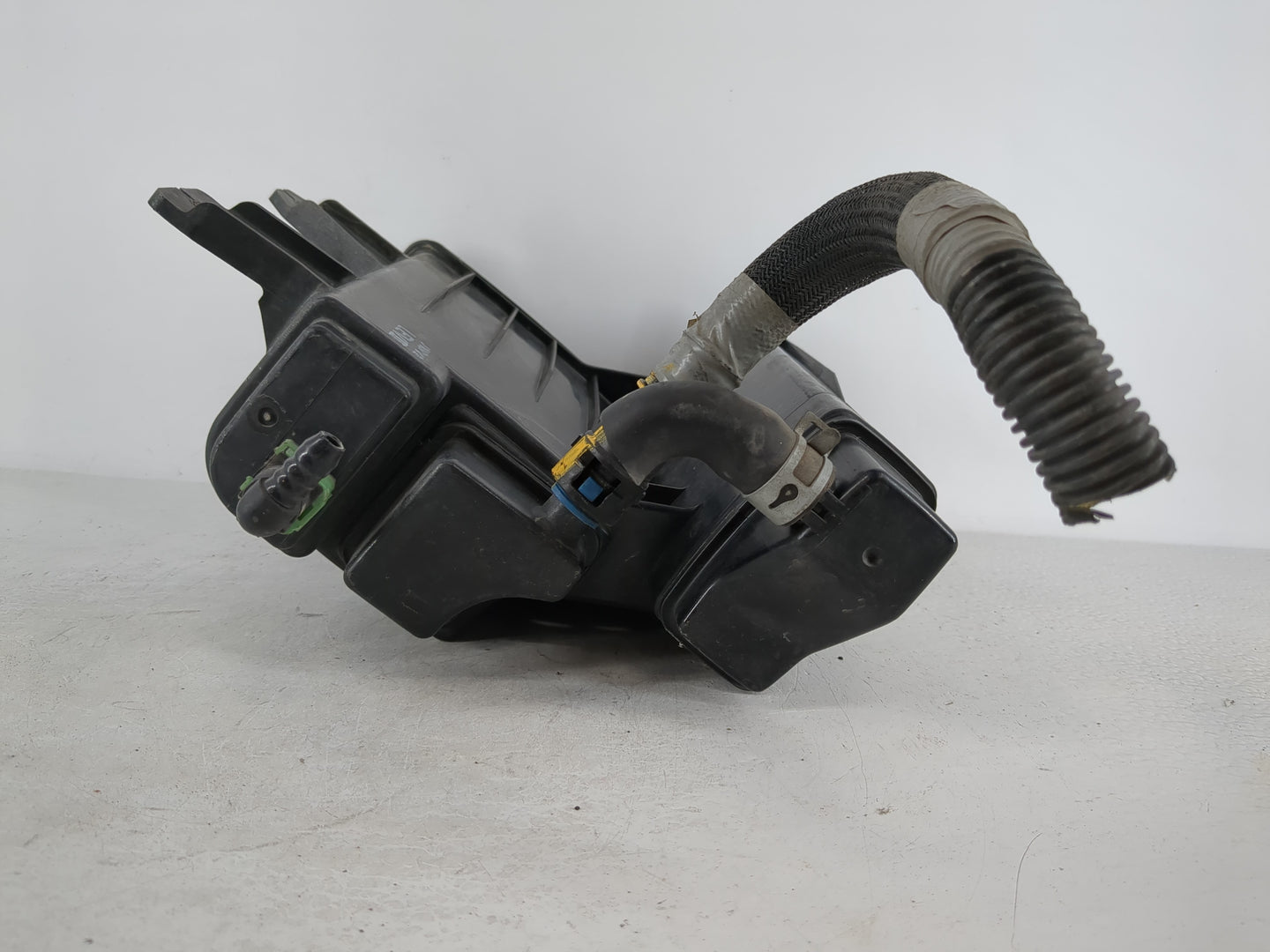 2008 Mazda 3 Fuel Vapor Charcoal Canister - Oemusedautoparts1.com