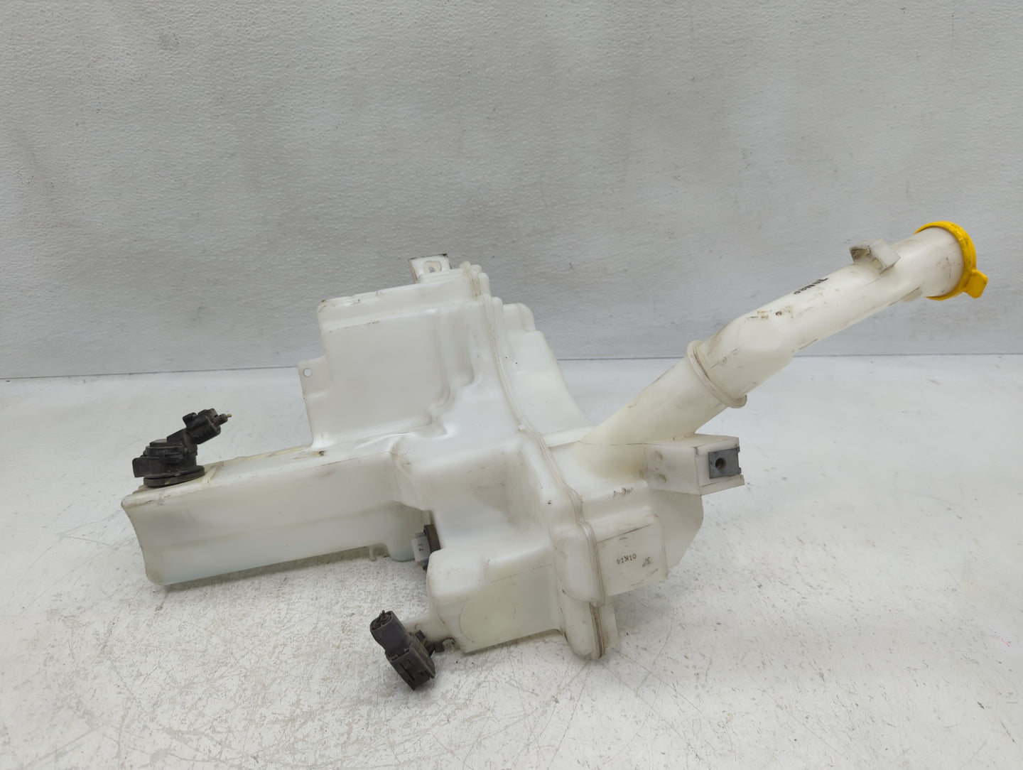 2004-2009 Mazda 3 Windshield Washer Fluid Reservoir Bottle Oem - Oemusedautoparts1.com