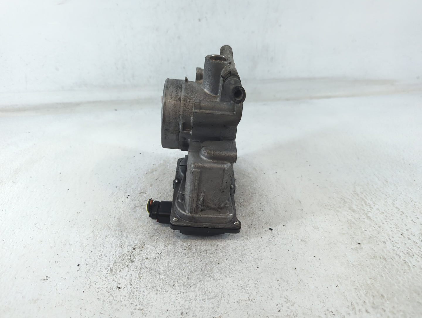 2006-2013 Mazda 3 Throttle Body P/N:L3R4 13 640 Fits Fits 2006 2007 2008 2009 2010 2011 2012 2013 OEM Used Auto Parts - Oemu