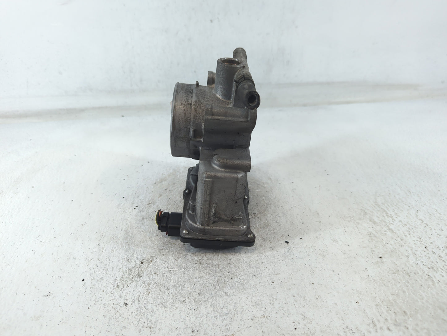 2006-2013 Mazda 3 Throttle Body P/N:L3R4 13 640 Fits Fits 2006 2007 2008 2009 2010 2011 2012 2013 OEM Used Auto Parts - Oemu