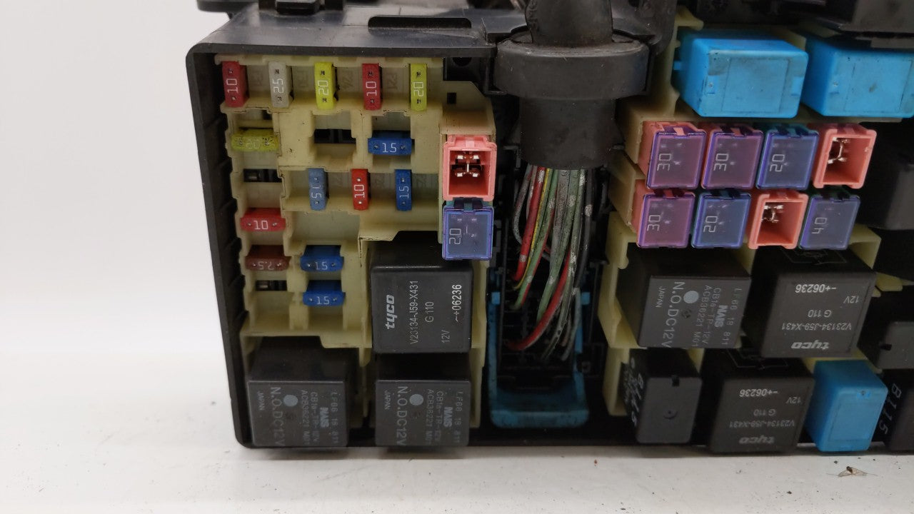 2007-2009 Mazda Cx-7 Fusebox Fuse Box Panel Relay Module P/N:EG21-66767 518818109, EG21-66761A Fits Fits 2007 2008 2009 OEM 
