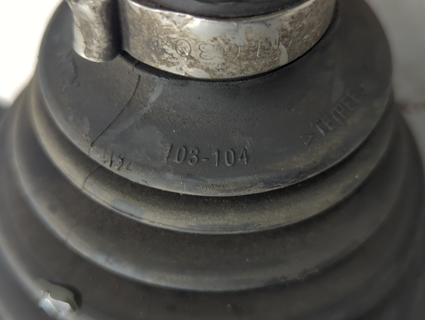 2007-2011 Mazda Cx-7 Axle Shaft Front Driver Cv C/v - Oemusedautoparts1.com