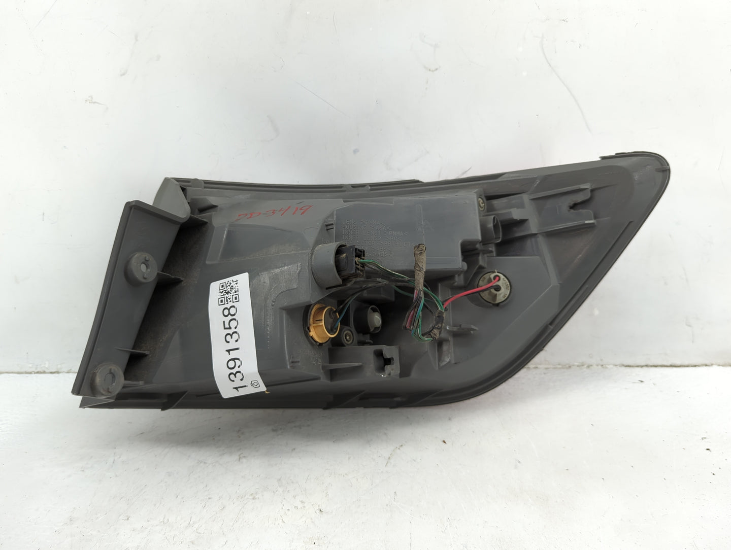 2007-2009 Mazda Cx-9 Tail Light Assembly Driver Left OEM P/N:P6194 Fits Fits 2007 2008 2009 OEM Used Auto Parts - Oemusedaut