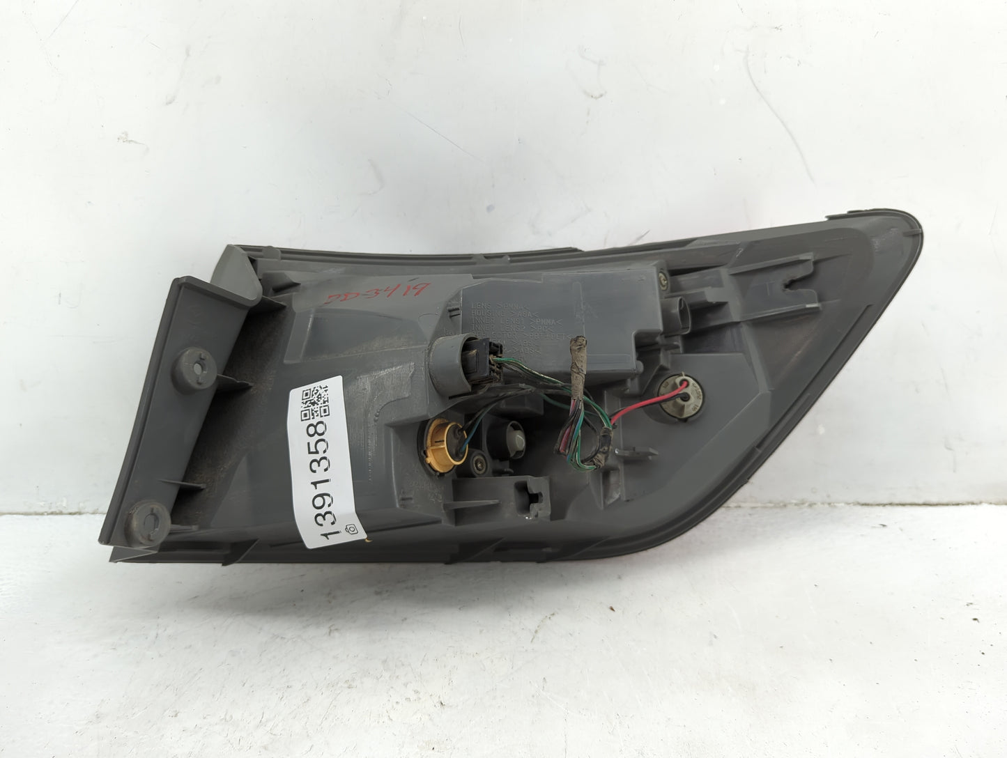 2007-2009 Mazda Cx-9 Tail Light Assembly Driver Left OEM P/N:P6194 Fits Fits 2007 2008 2009 OEM Used Auto Parts - Oemusedaut