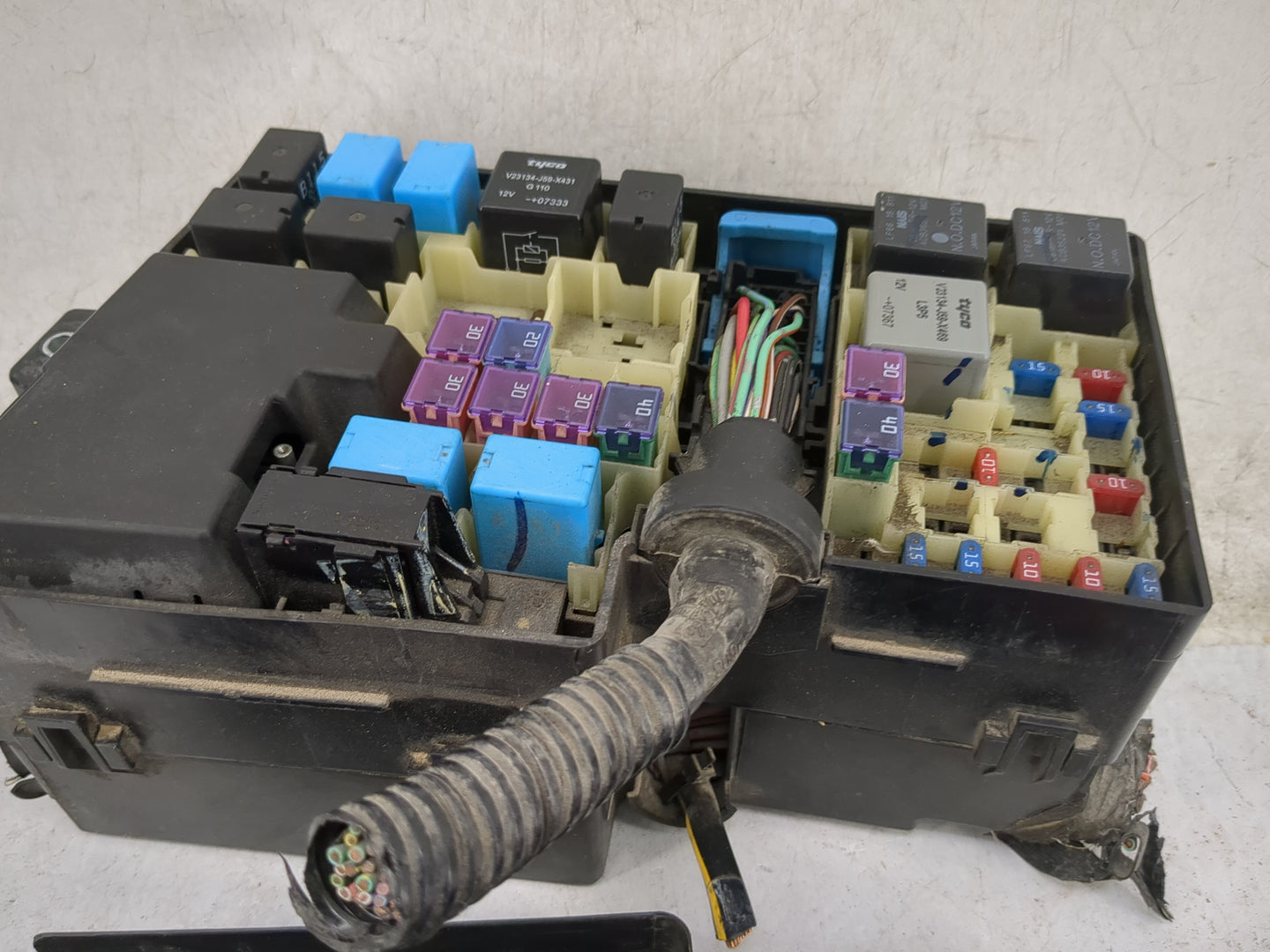 2008 Mazda Mazda3 Fusebox Fuse Box Panel Relay Module P/N:B37F-66761A K7425 Fits Fits 2007 2009 OEM Used Auto Parts - Oemuse