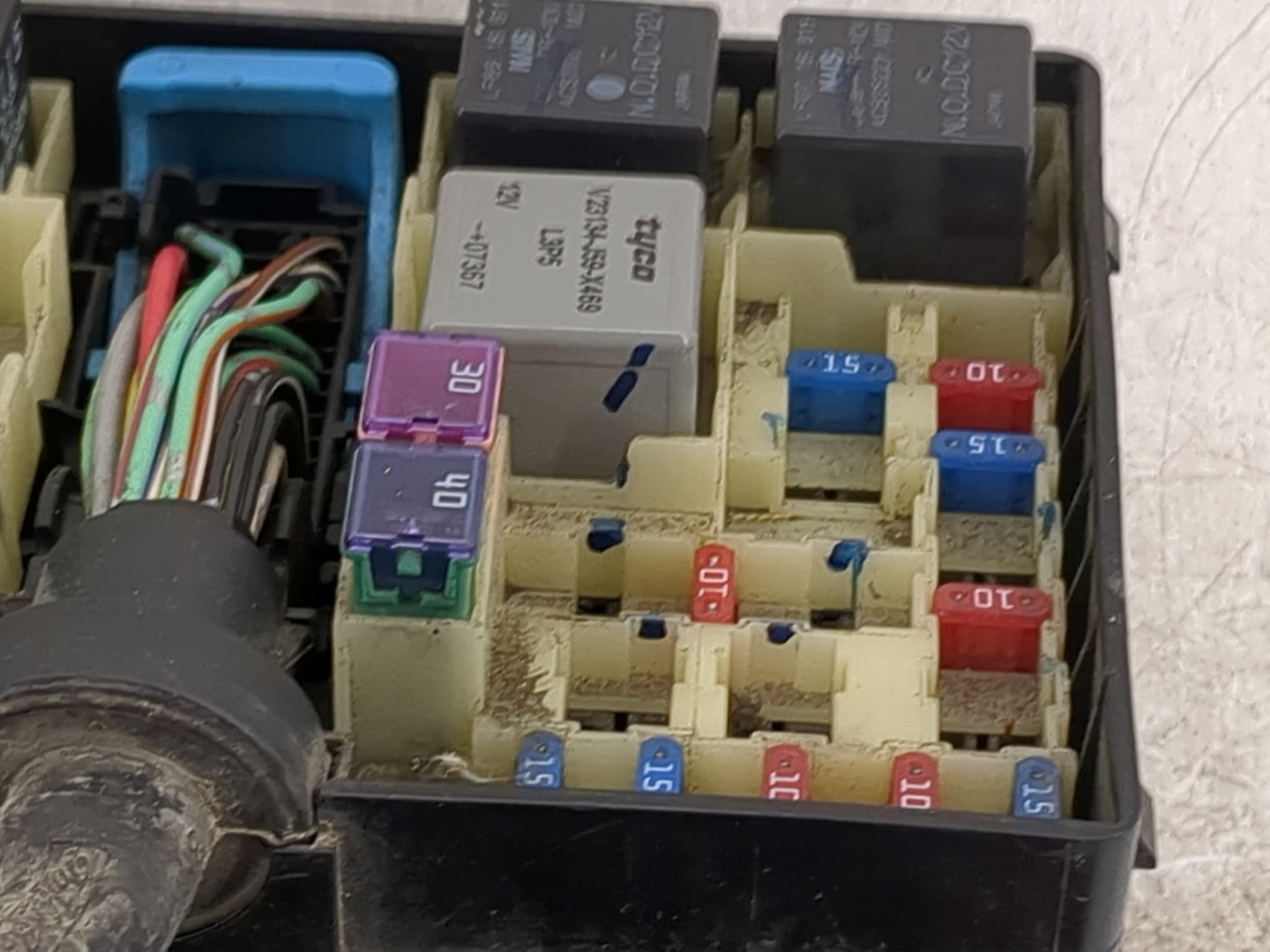 2008 Mazda Mazda3 Fusebox Fuse Box Panel Relay Module P/N:B37F-66761A K7425 Fits Fits 2007 2009 OEM Used Auto Parts - Oemuse