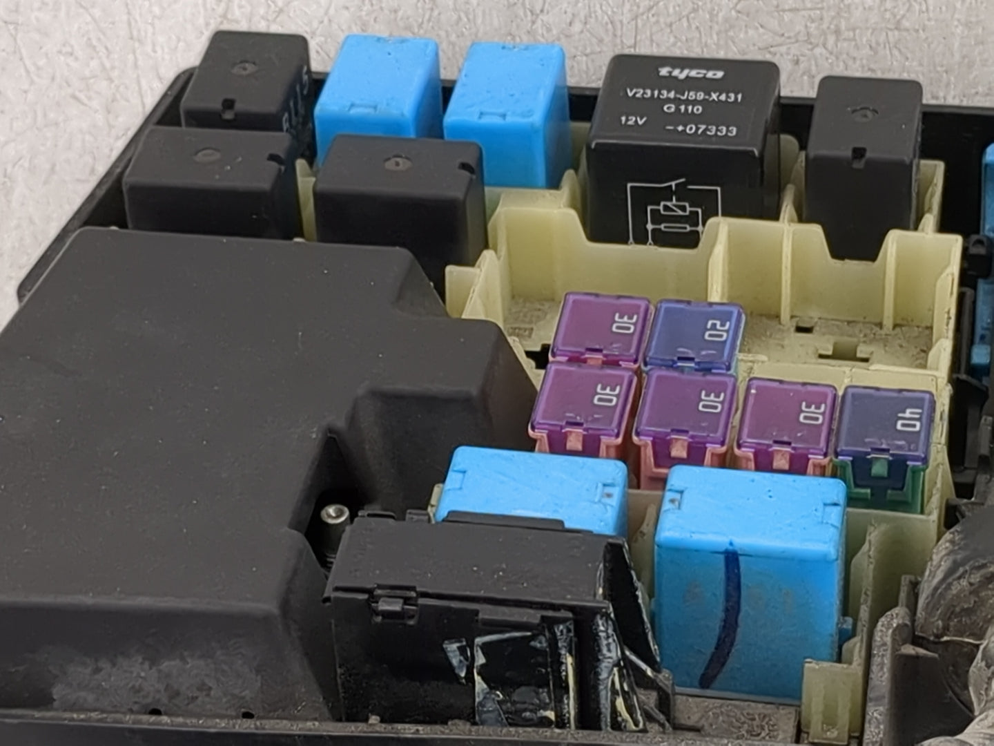 2008 Mazda Mazda3 Fusebox Fuse Box Panel Relay Module P/N:B37F-66761A K7425 Fits Fits 2007 2009 OEM Used Auto Parts - Oemuse