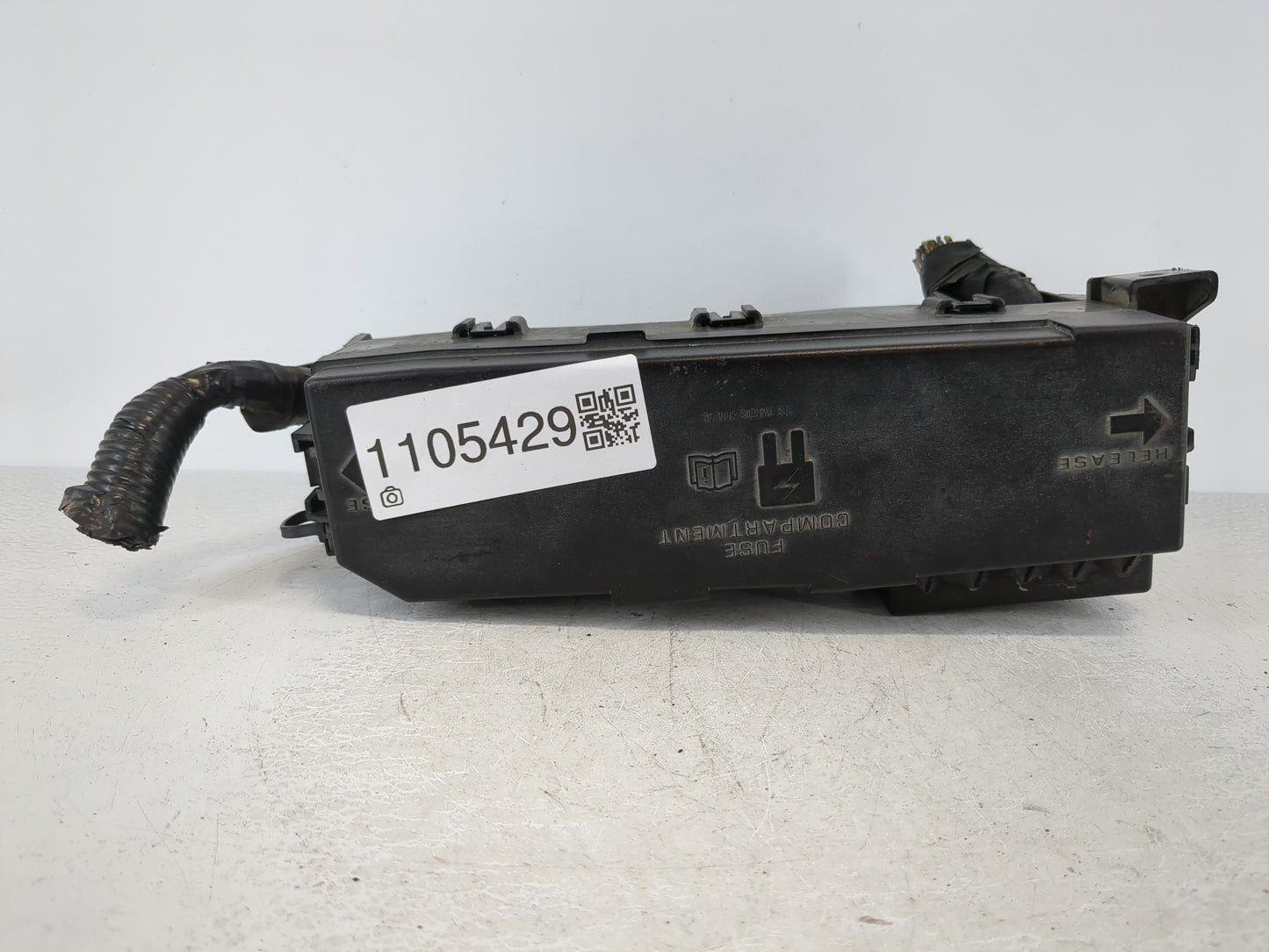 2008 Mazda Tribute Fusebox Fuse Box Panel Relay Module P/N:8L8T-14A003-AE Fits OEM Used Auto Parts - Oemusedautoparts1.com
