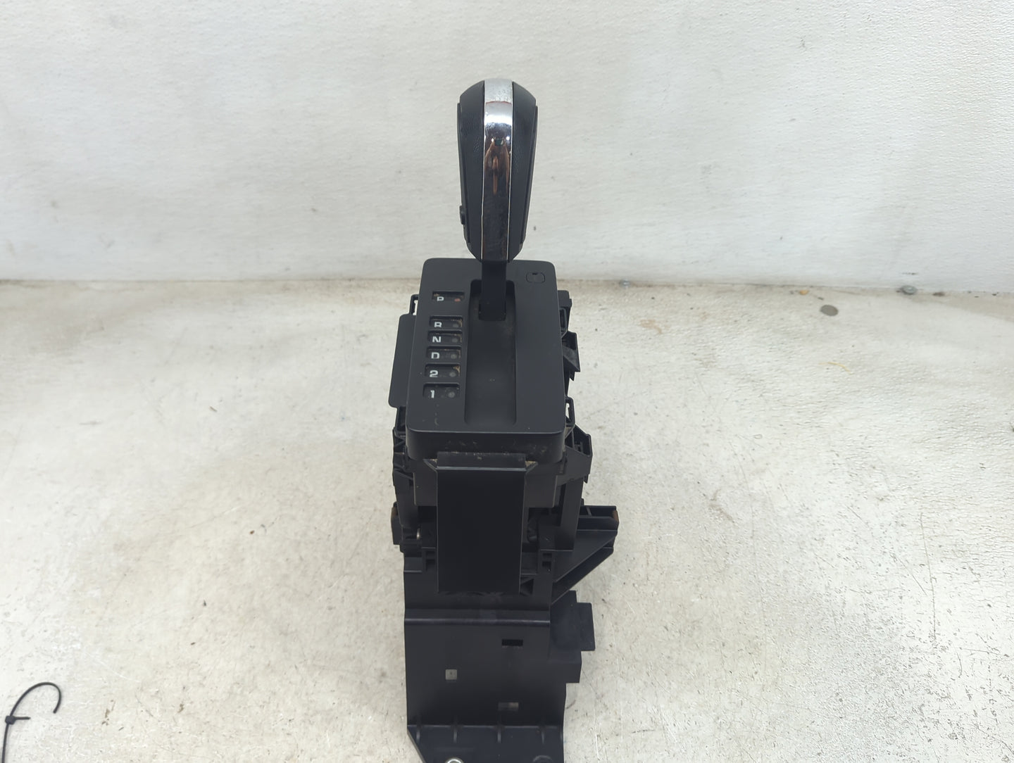 2008 Mazda Tribute Floor Console Assembly Shifter - Oemusedautoparts1.com