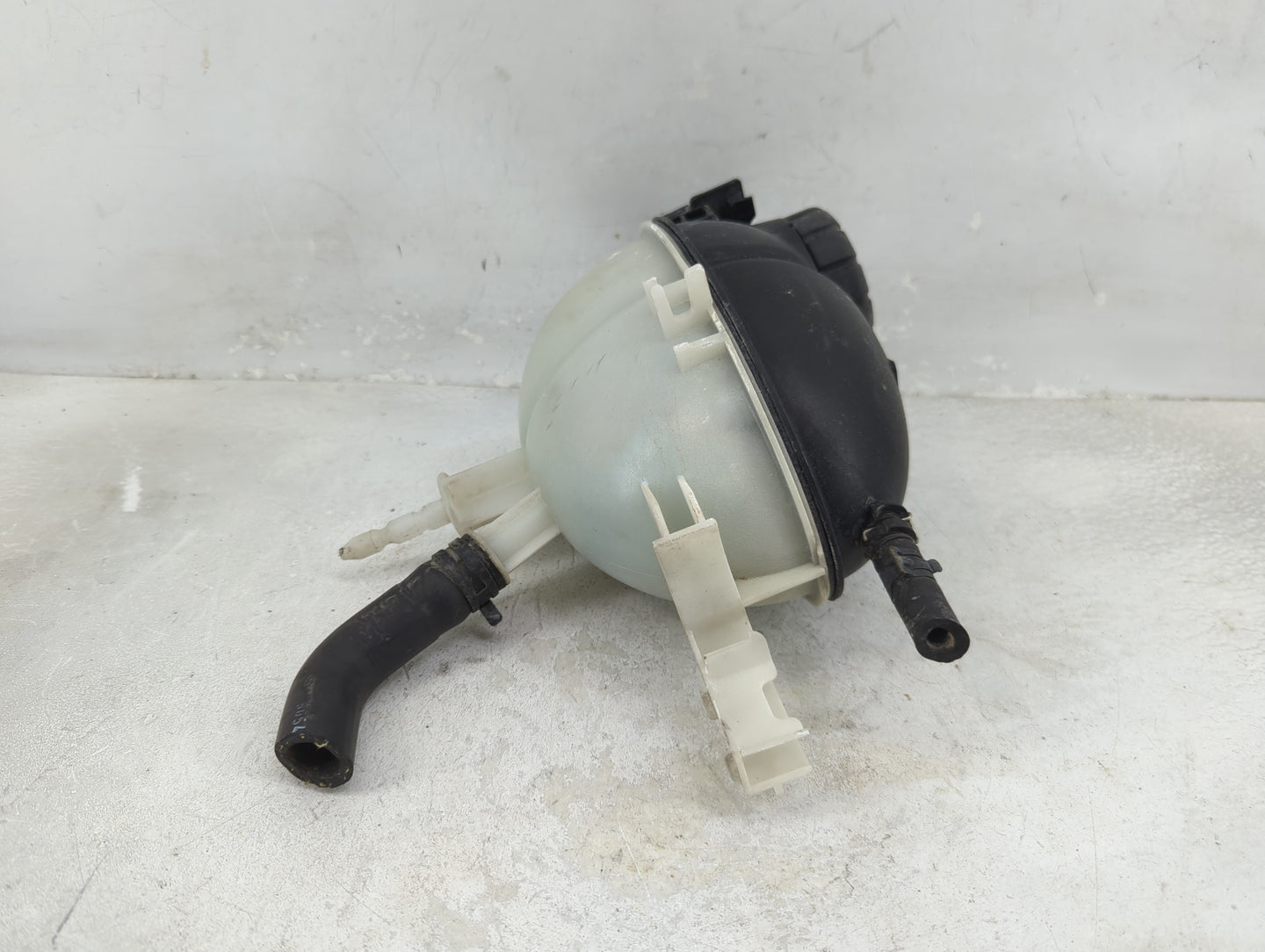 2008 Mercedes-benz C300 Radiator Coolant Overflow Expansion Tank Bottle - Oemusedautoparts1.com