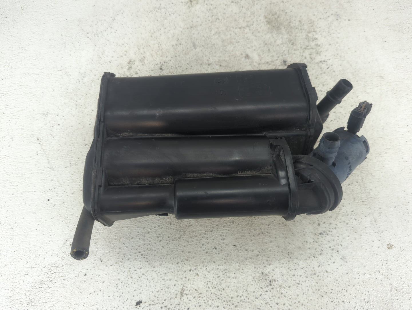2008 Mercedes-benz C300 Fuel Vapor Charcoal Canister - Oemusedautoparts1.com